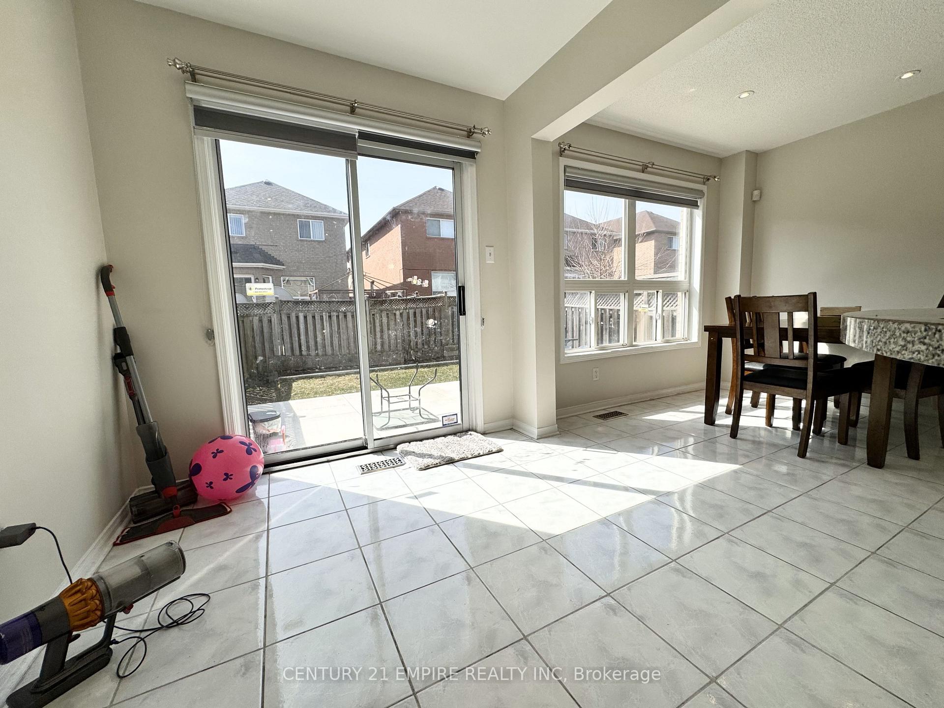 Photo 12 of Unit Upper, 24 Tiller Trail, Brampton, Fletcher's Creek Village — HOMEH