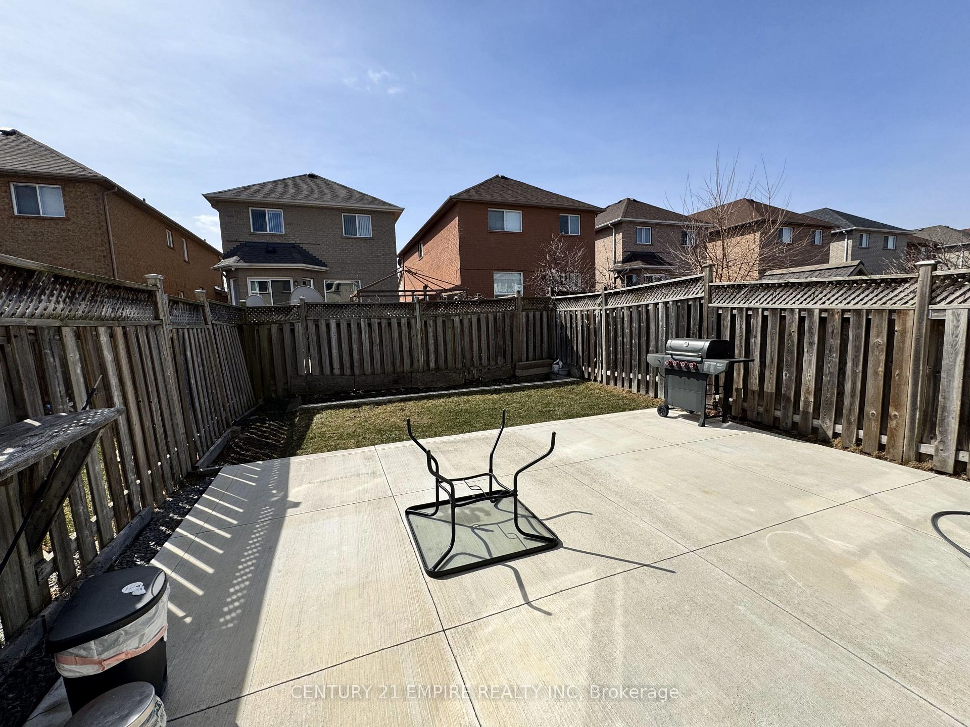 Photo 13 of Unit Upper, 24 Tiller Trail, Brampton, Fletcher's Creek Village — HOMEH