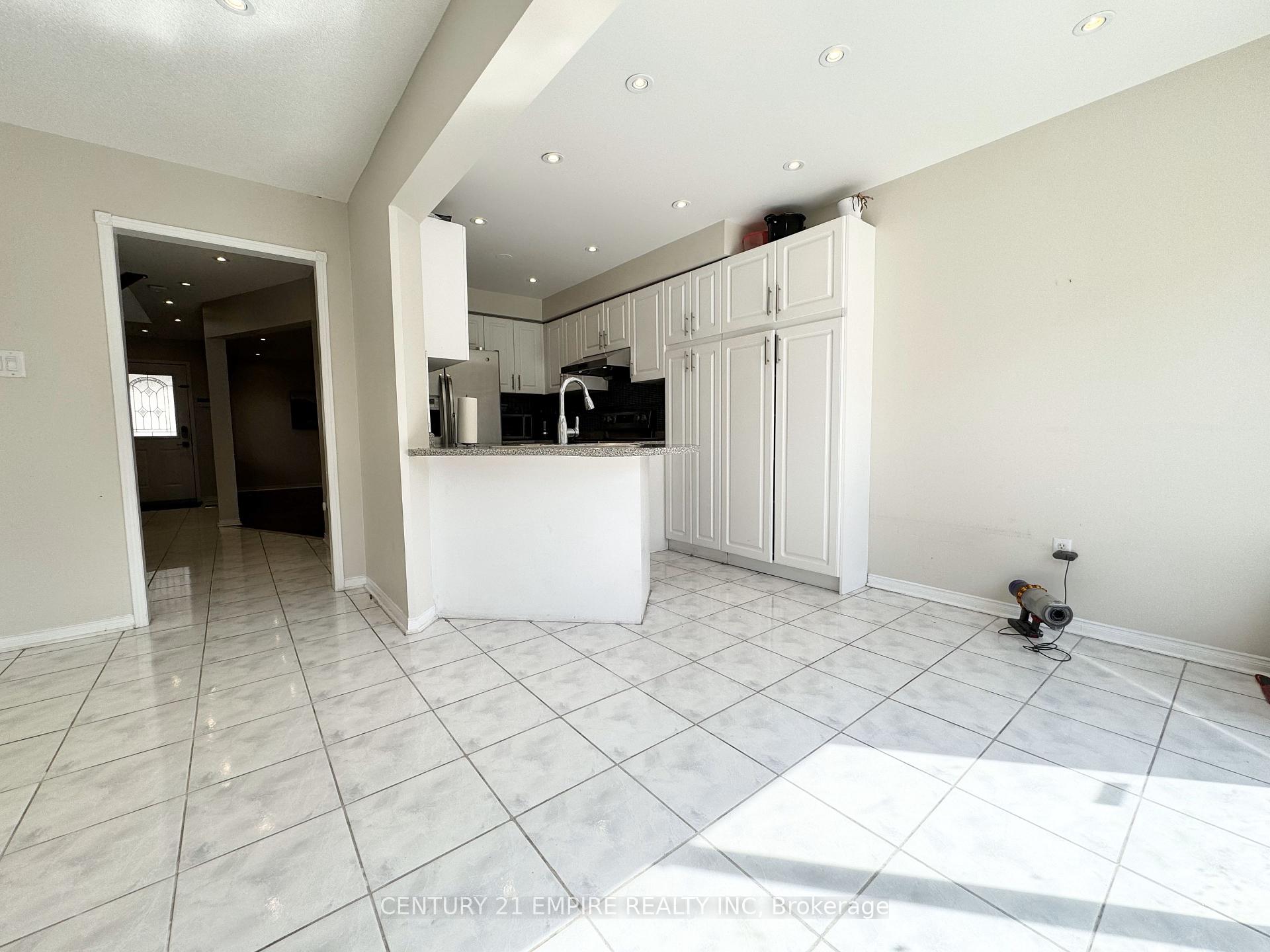 Photo 14 of Unit Upper, 24 Tiller Trail, Brampton, Fletcher's Creek Village — HOMEH