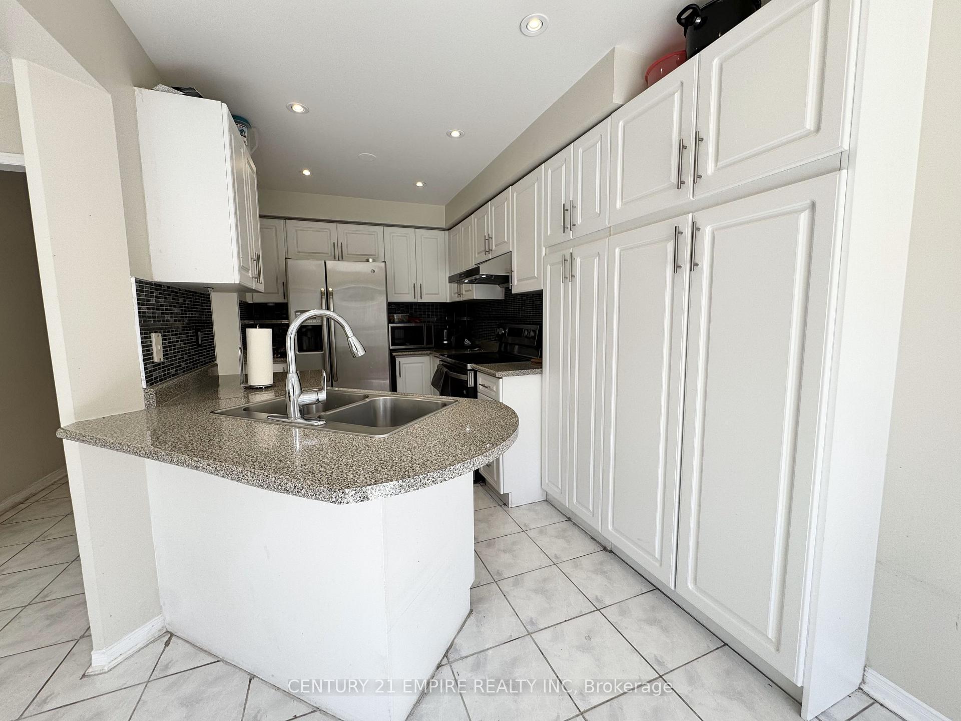 Photo 15 of Unit Upper, 24 Tiller Trail, Brampton, Fletcher's Creek Village — HOMEH