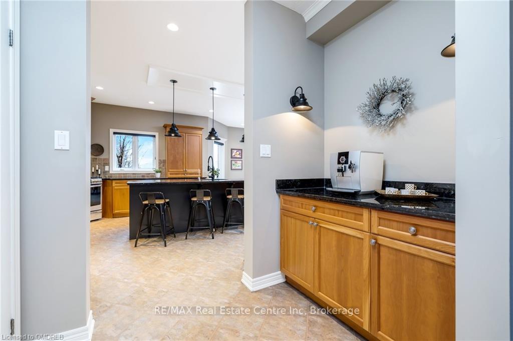 Photo 13 of 35 Karendale Crescent, Hamilton, Freelton — HOMEH