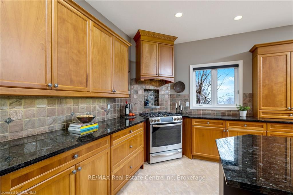 Photo 15 of 35 Karendale Crescent, Hamilton, Freelton — HOMEH