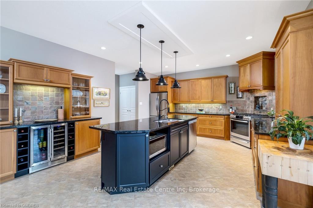Photo 16 of 35 Karendale Crescent, Hamilton, Freelton — HOMEH