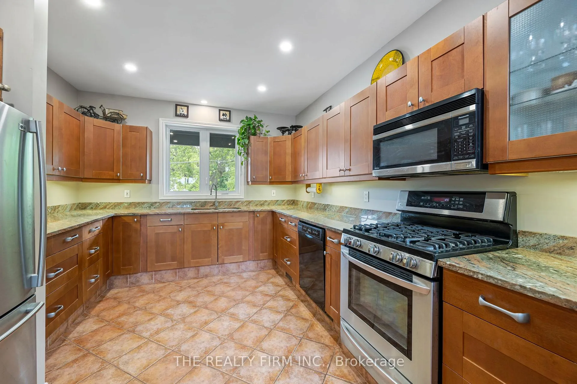 Photo 9 of 210 Cornell Drive E, Central Elgin, Port Stanley — HOMEH