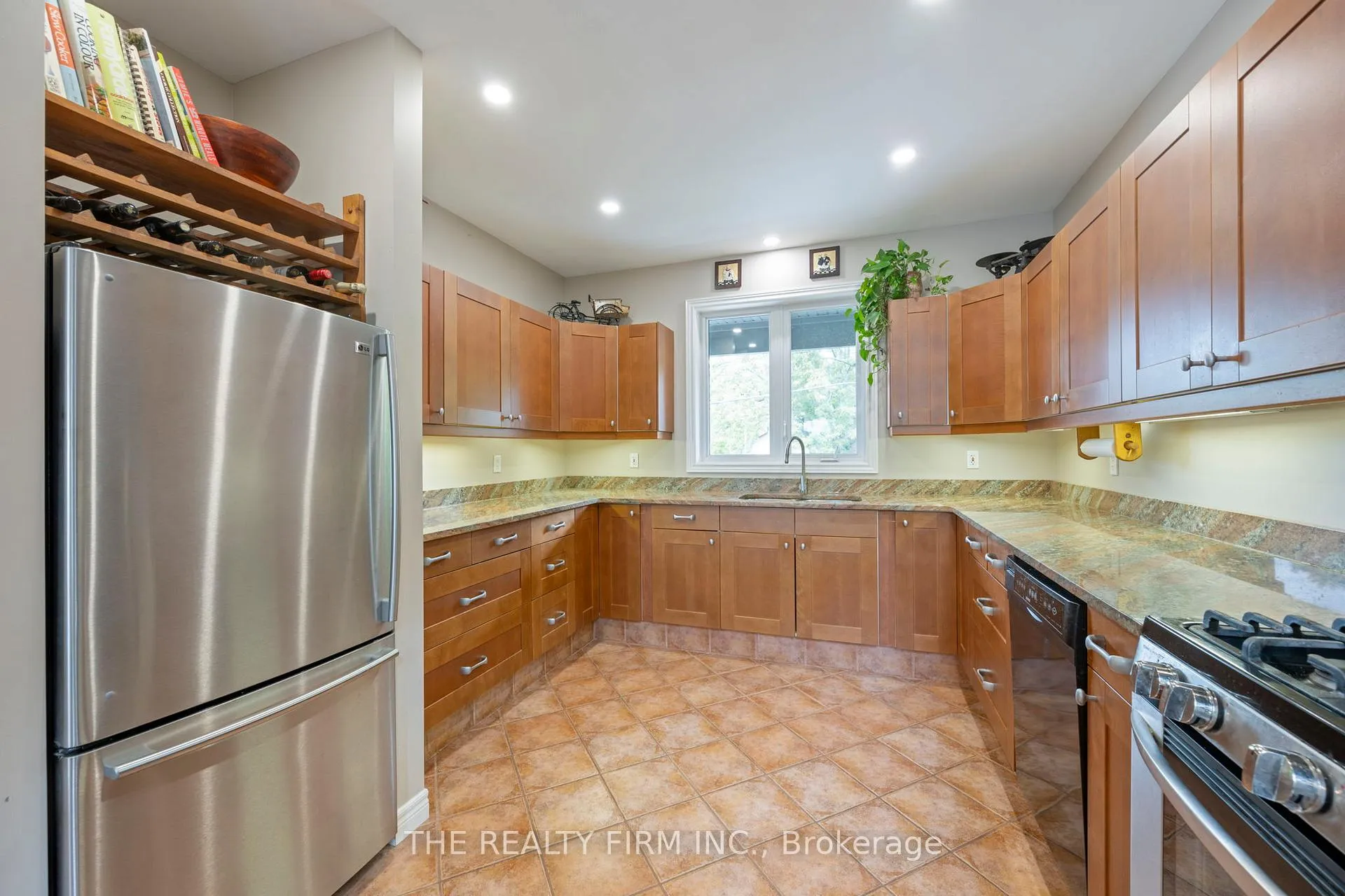 Photo 10 of 210 Cornell Drive E, Central Elgin, Port Stanley — HOMEH