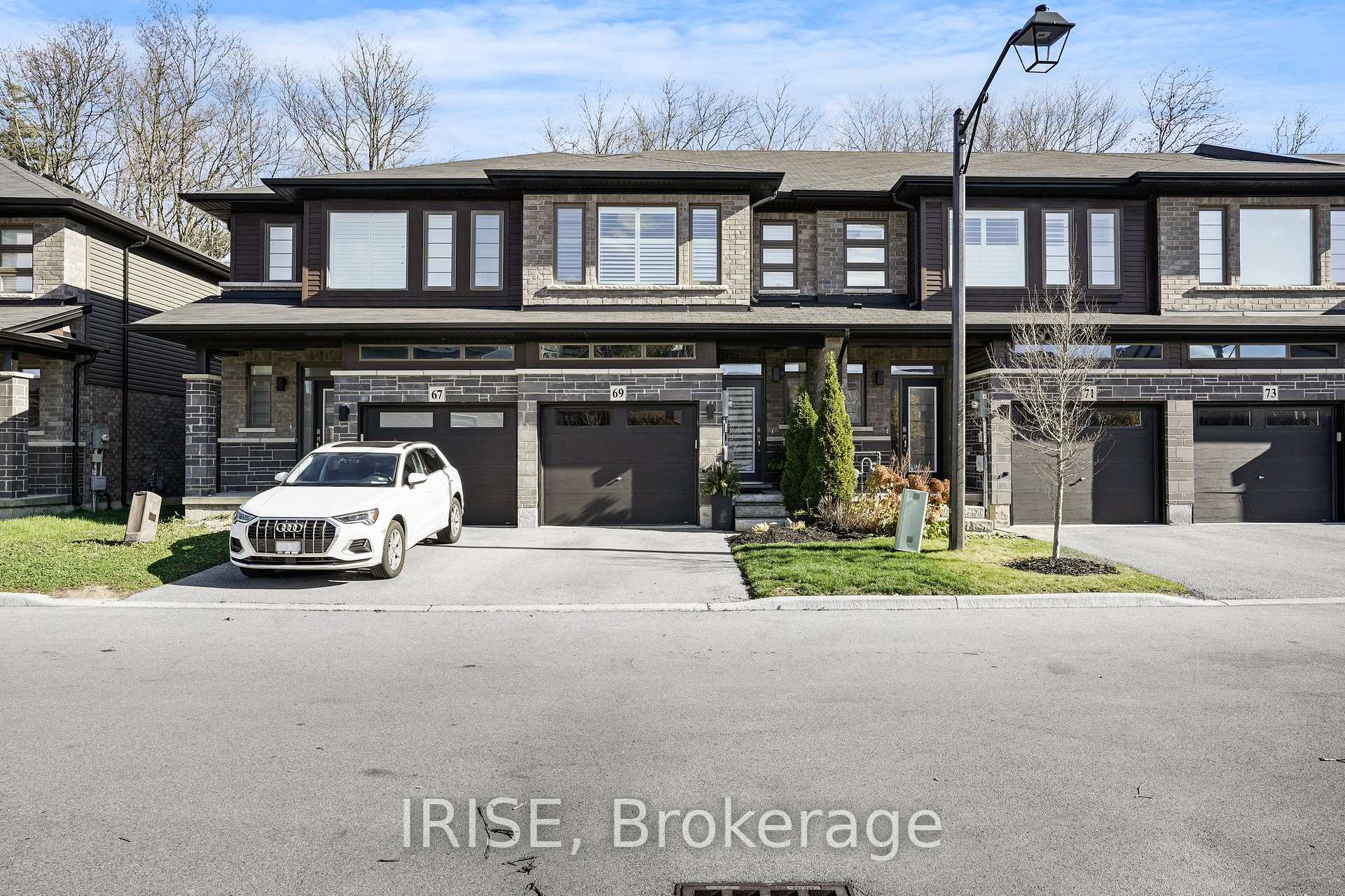 Photo 3 of 69 Burley Lane, Hamilton, Ancaster — HOMEH