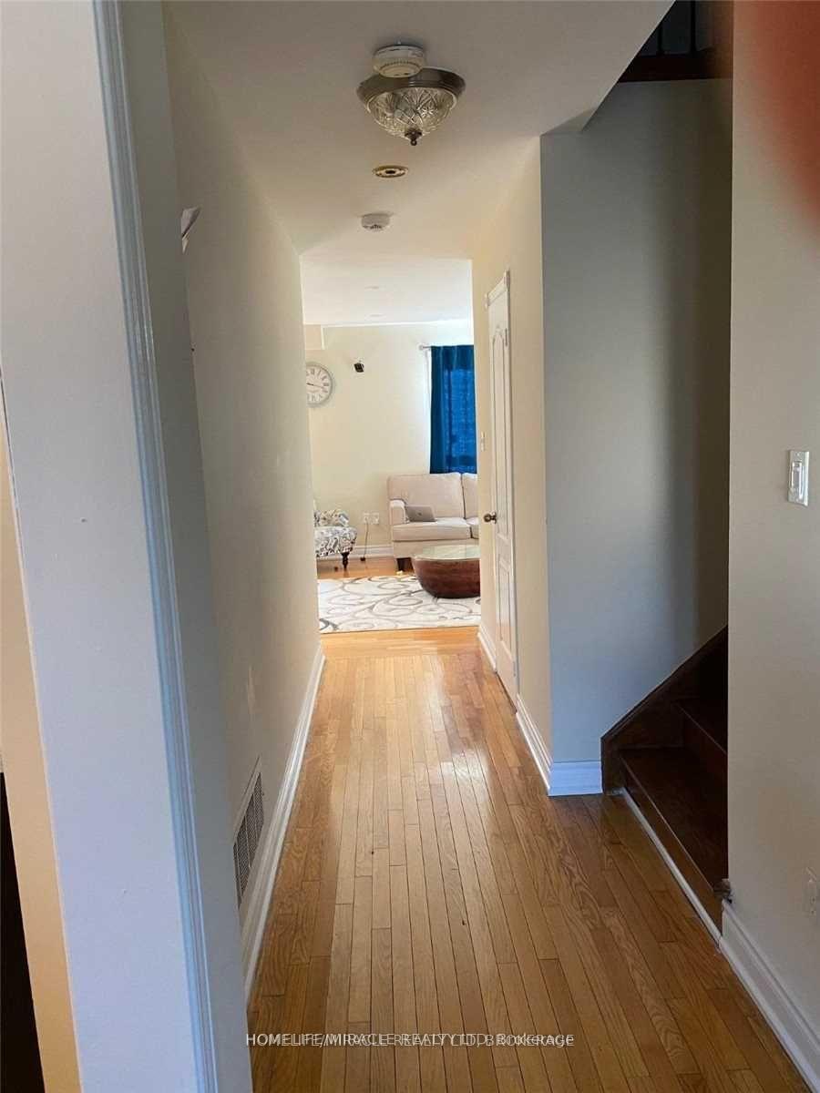 Photo 2 of Unit Upper, 34 Peachleaf Crescent, Brampton, Fletcher's Meadow — HOMEH