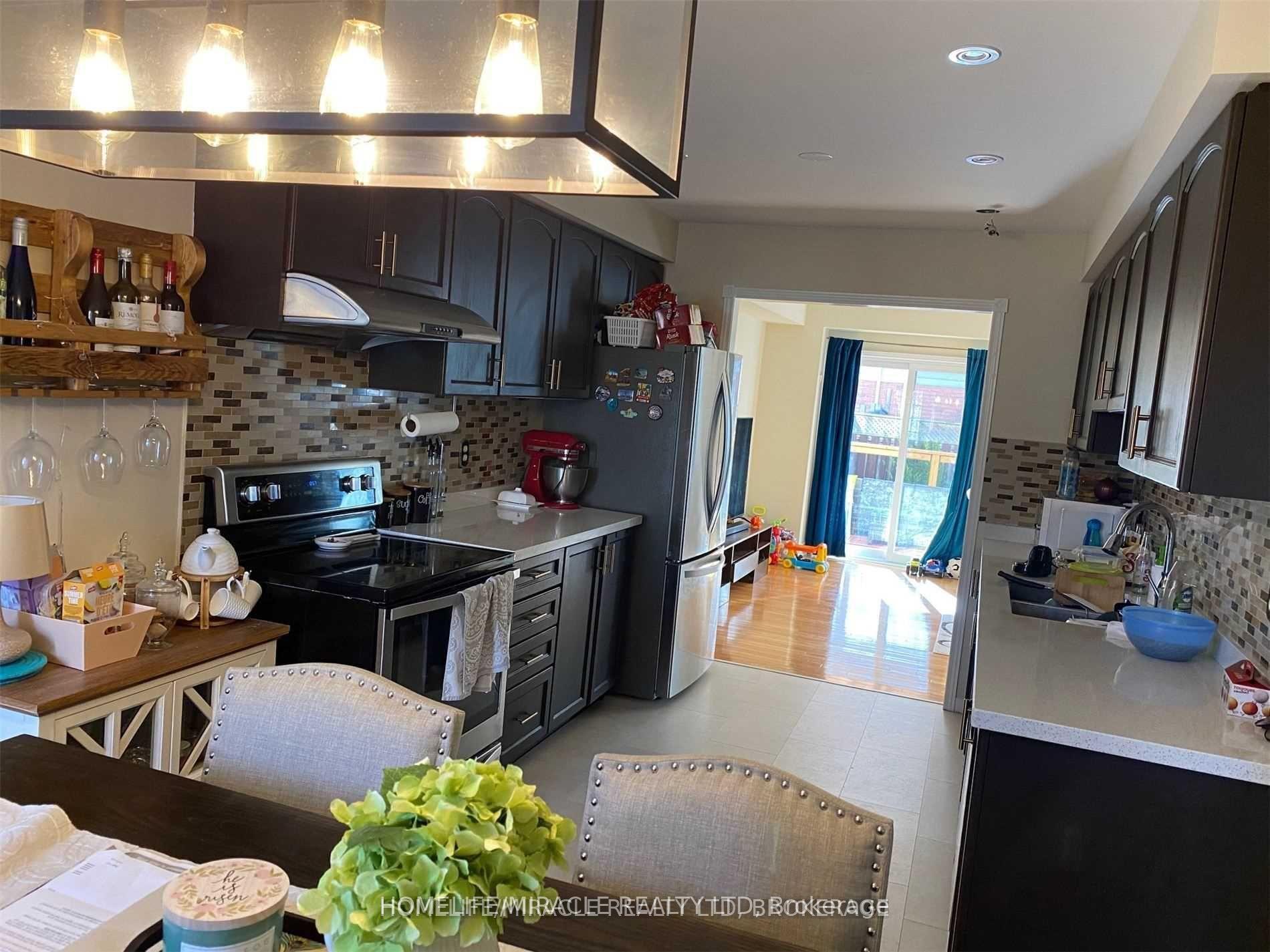 Photo 5 of Unit Upper, 34 Peachleaf Crescent, Brampton, Fletcher's Meadow — HOMEH