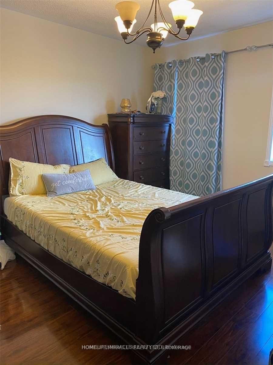 Photo 6 of Unit Upper, 34 Peachleaf Crescent, Brampton, Fletcher's Meadow — HOMEH