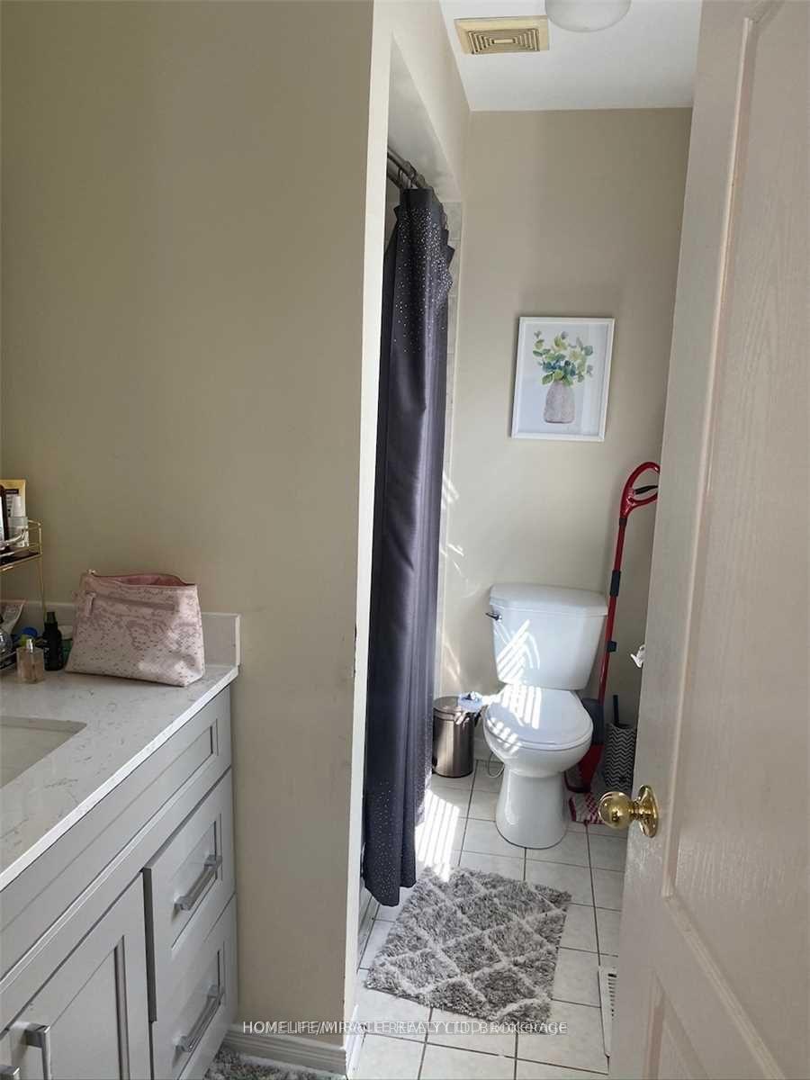 Photo 8 of Unit Upper, 34 Peachleaf Crescent, Brampton, Fletcher's Meadow — HOMEH