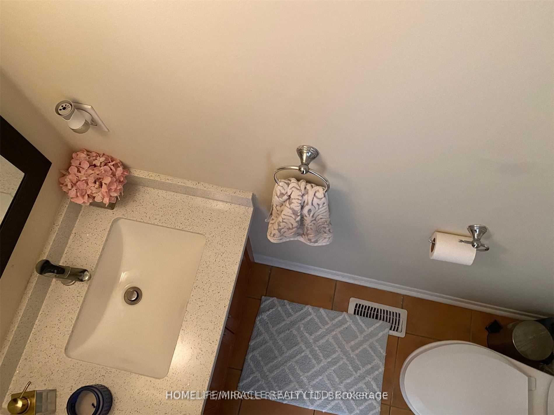 Photo 9 of Unit Upper, 34 Peachleaf Crescent, Brampton, Fletcher's Meadow — HOMEH