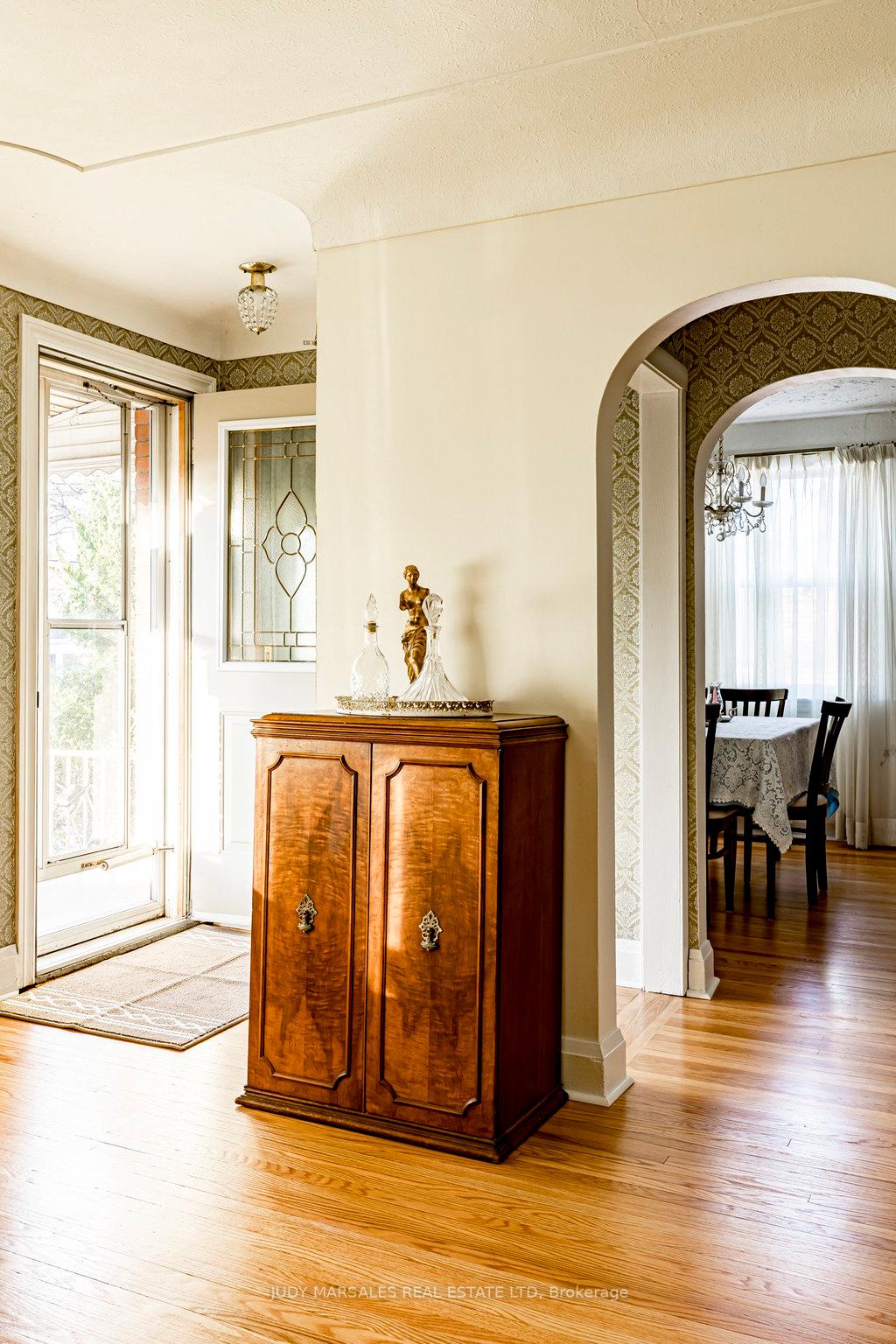 Photo 2 of 45 West 4th Street, Hamilton, Bonnington — HOMEH