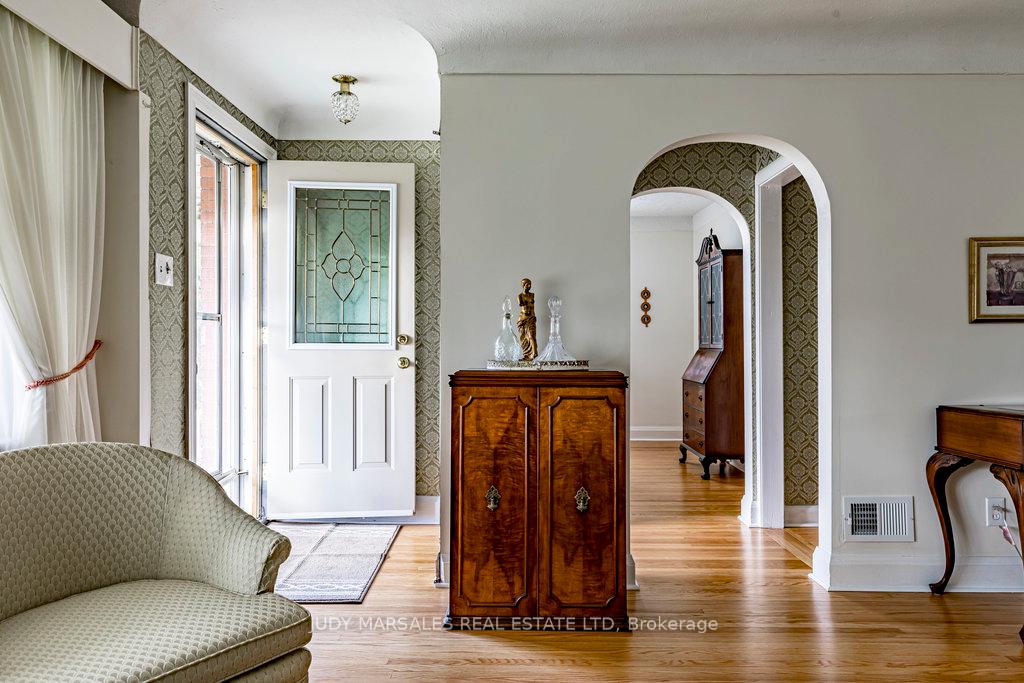 Photo 4 of 45 West 4th Street, Hamilton, Bonnington — HOMEH