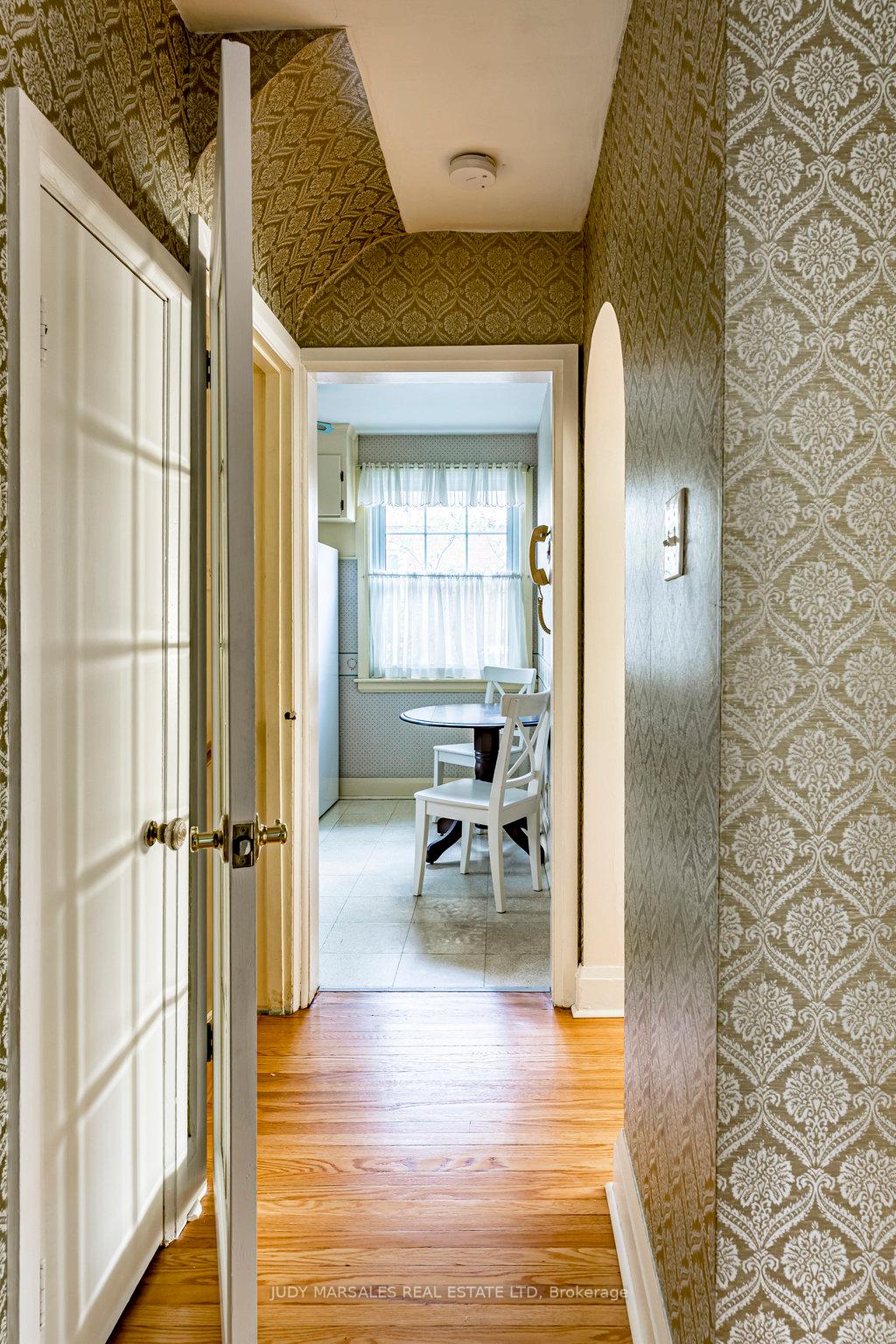Photo 10 of 45 West 4th Street, Hamilton, Bonnington — HOMEH