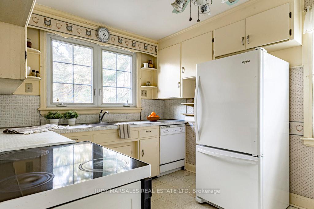 Photo 11 of 45 West 4th Street, Hamilton, Bonnington — HOMEH