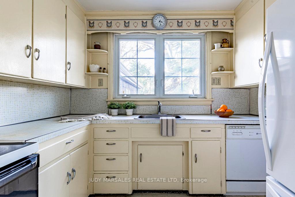 Photo 13 of 45 West 4th Street, Hamilton, Bonnington — HOMEH