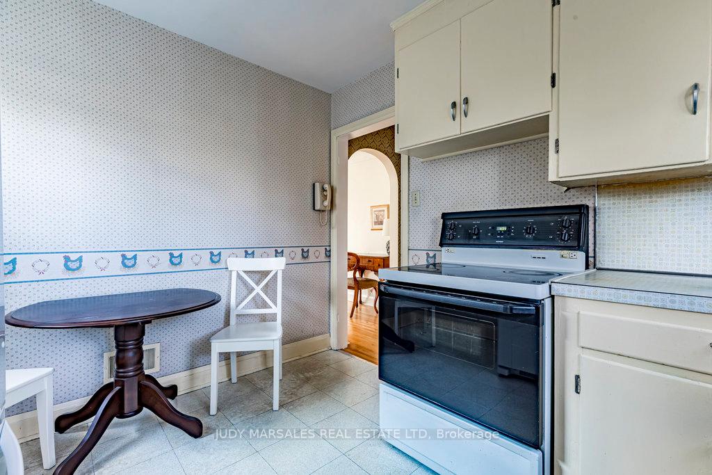 Photo 14 of 45 West 4th Street, Hamilton, Bonnington — HOMEH