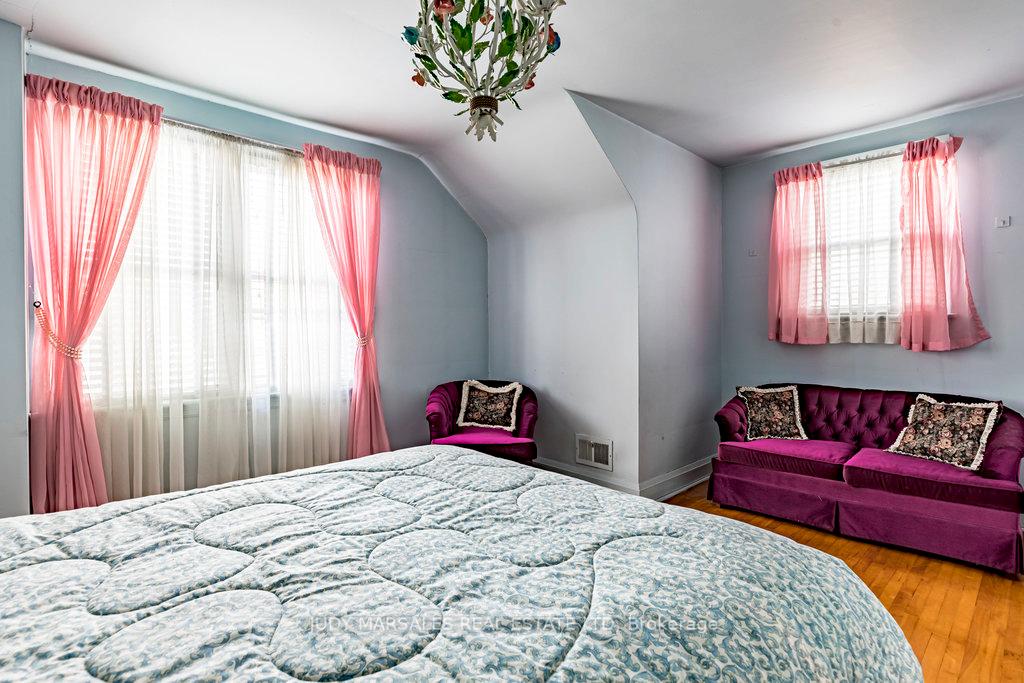 Photo 24 of 45 West 4th Street, Hamilton, Bonnington — HOMEH
