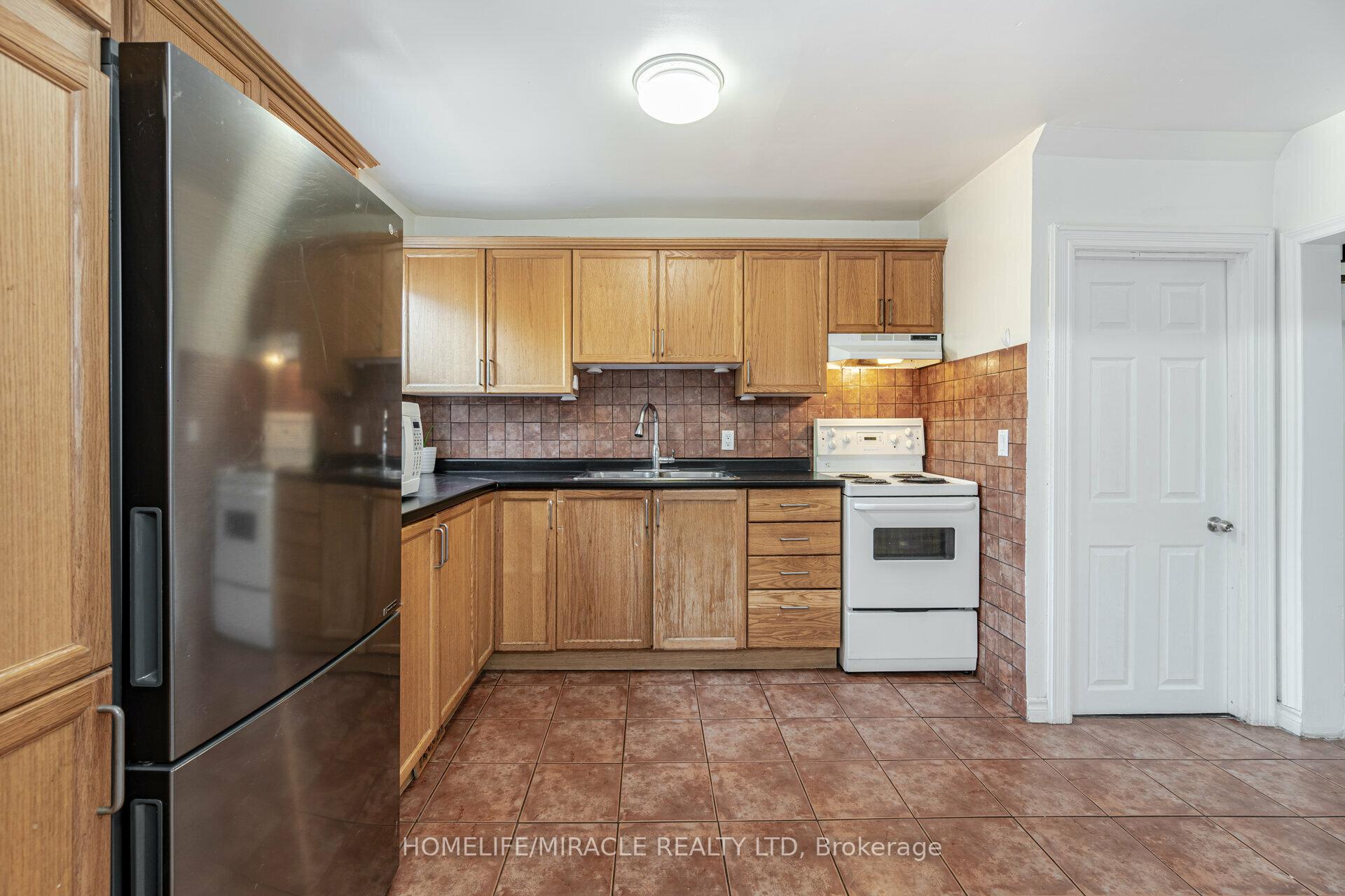 Photo 13 of 434 Ferguson Avenue N, Hamilton, North End — HOMEH