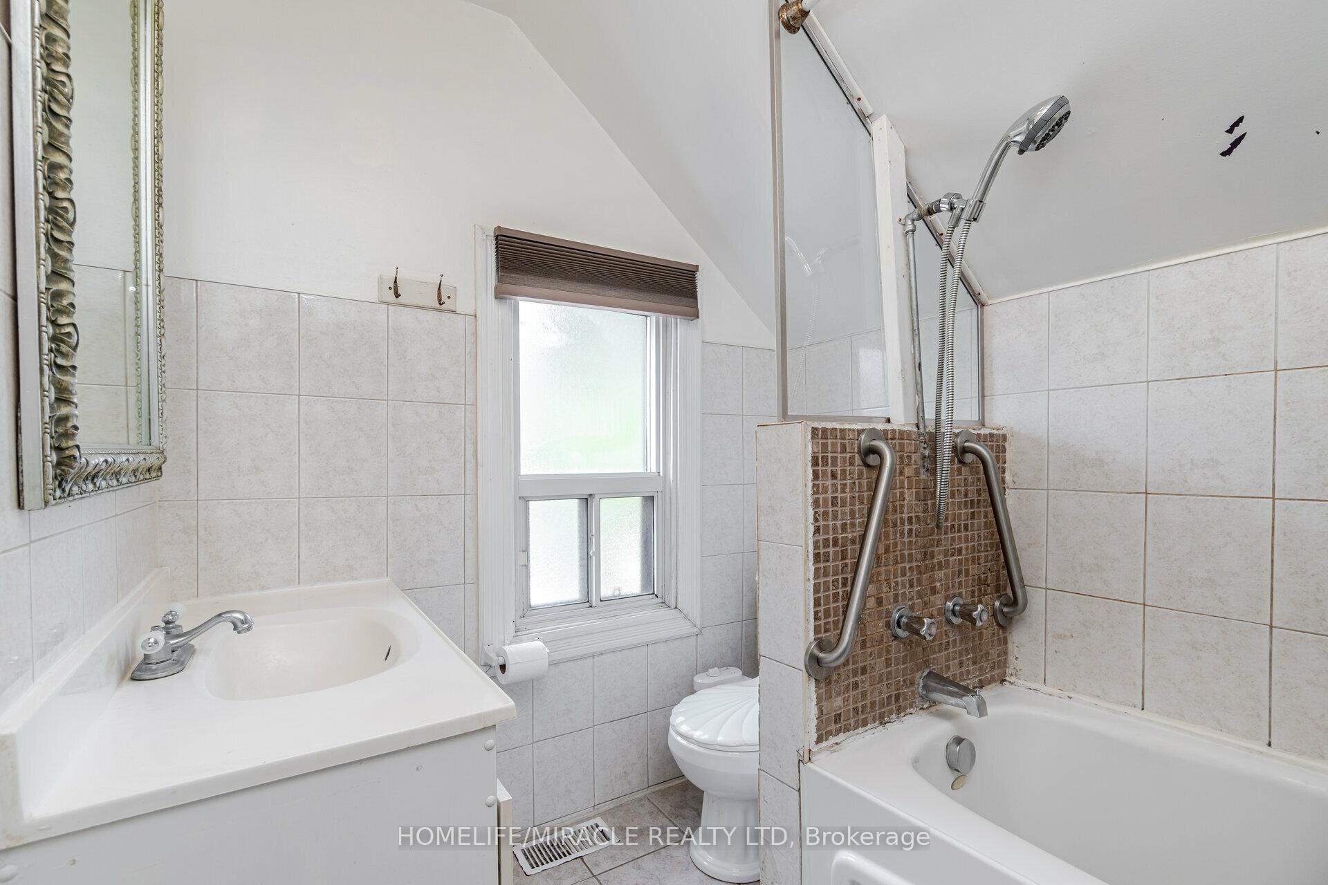 Photo 26 of 434 Ferguson Avenue N, Hamilton, North End — HOMEH