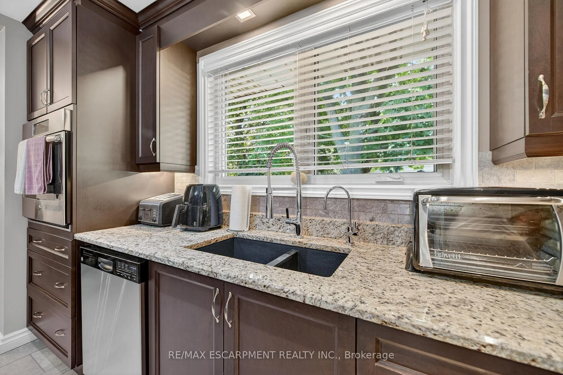 Photo 9 of 477 Lynden Road, Brantford — HOMEH