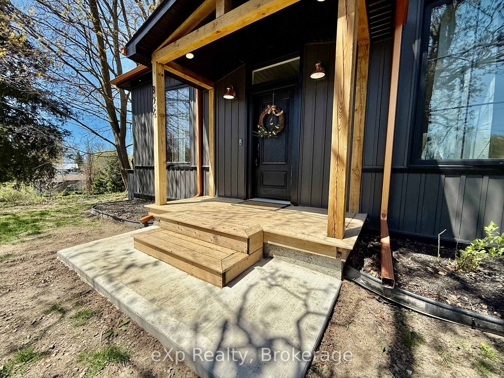Photo 5 of 802 Durham Street E, Brockton — HOMEH