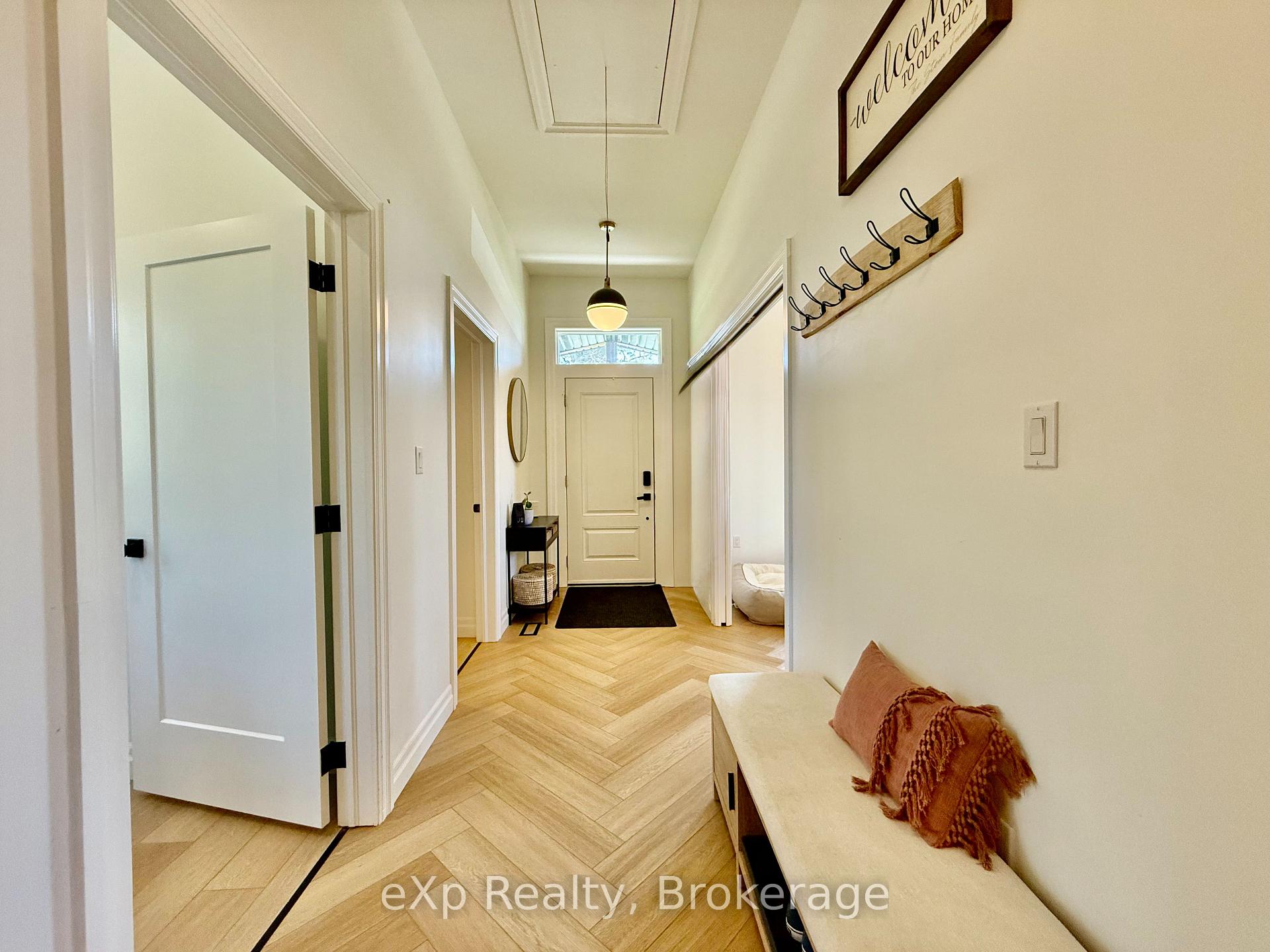 Photo 13 of 802 Durham Street E, Brockton — HOMEH