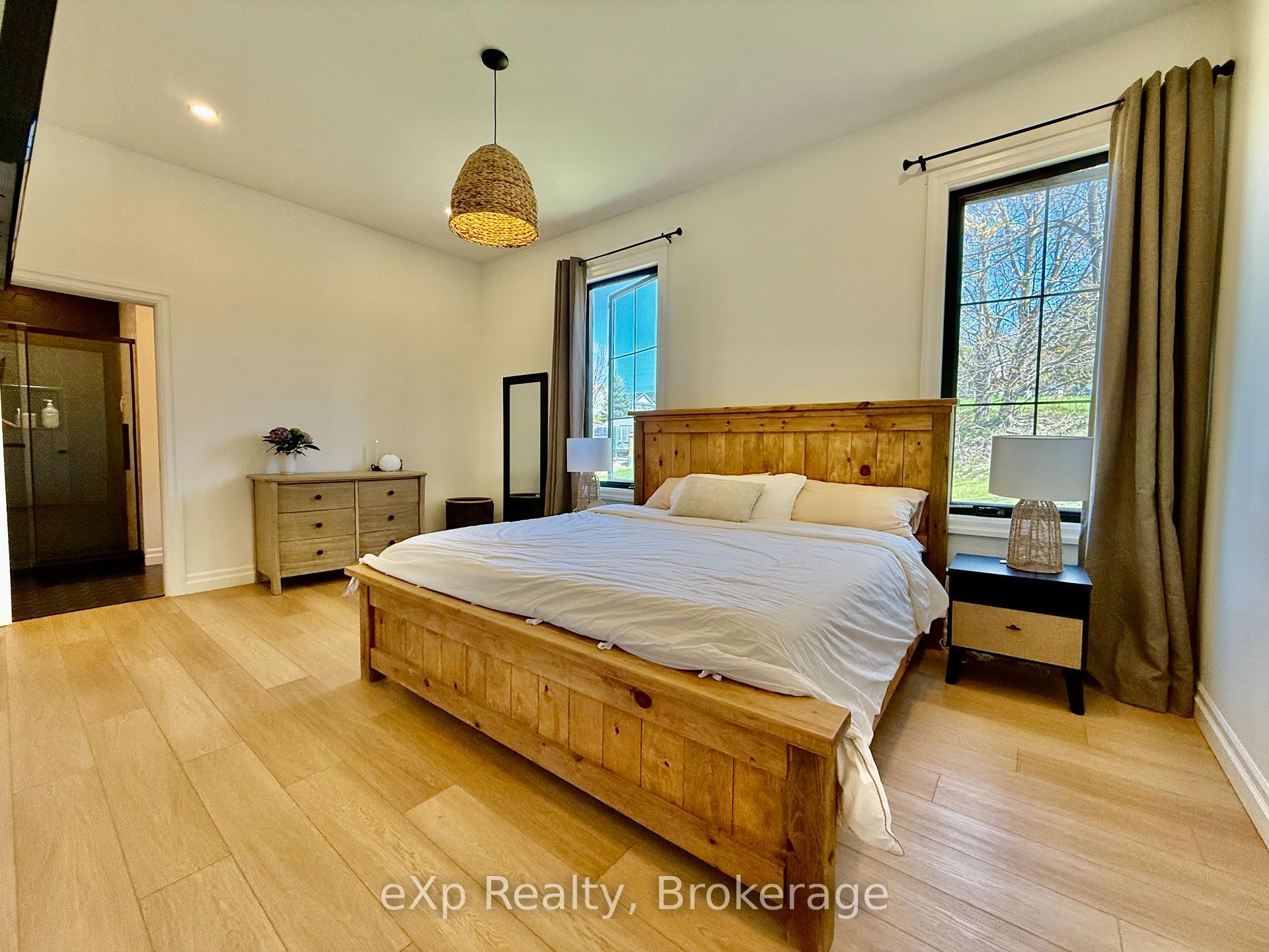 Photo 7 of 802 Durham Street E, Brockton — HOMEH
