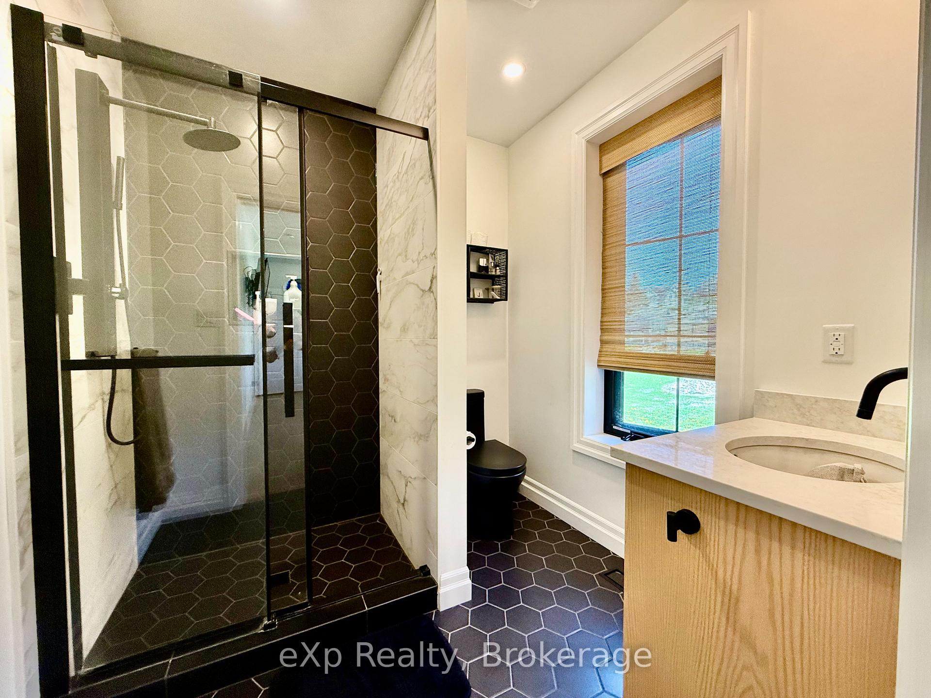 Photo 9 of 802 Durham Street E, Brockton — HOMEH