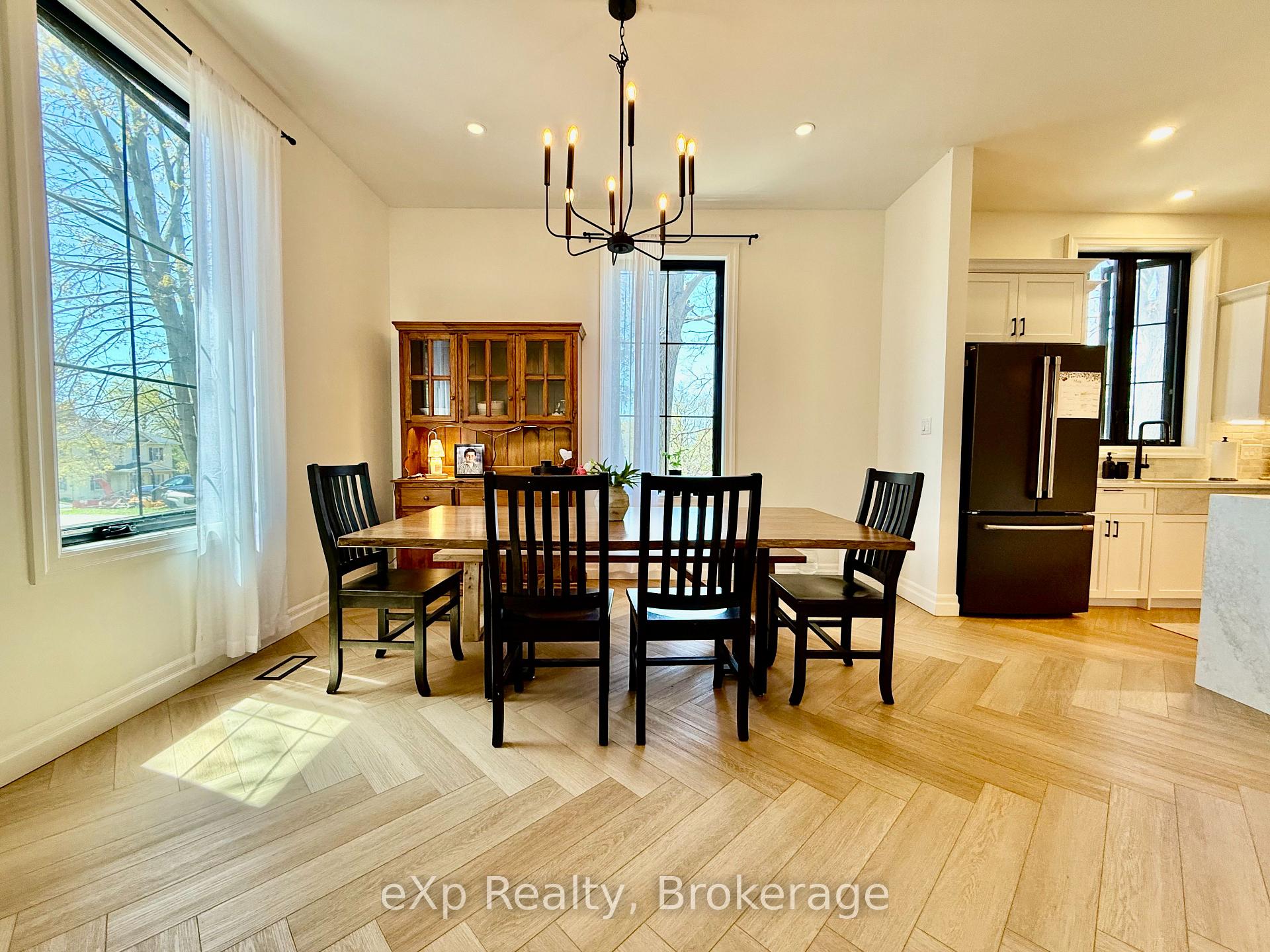 Photo 11 of 802 Durham Street E, Brockton — HOMEH