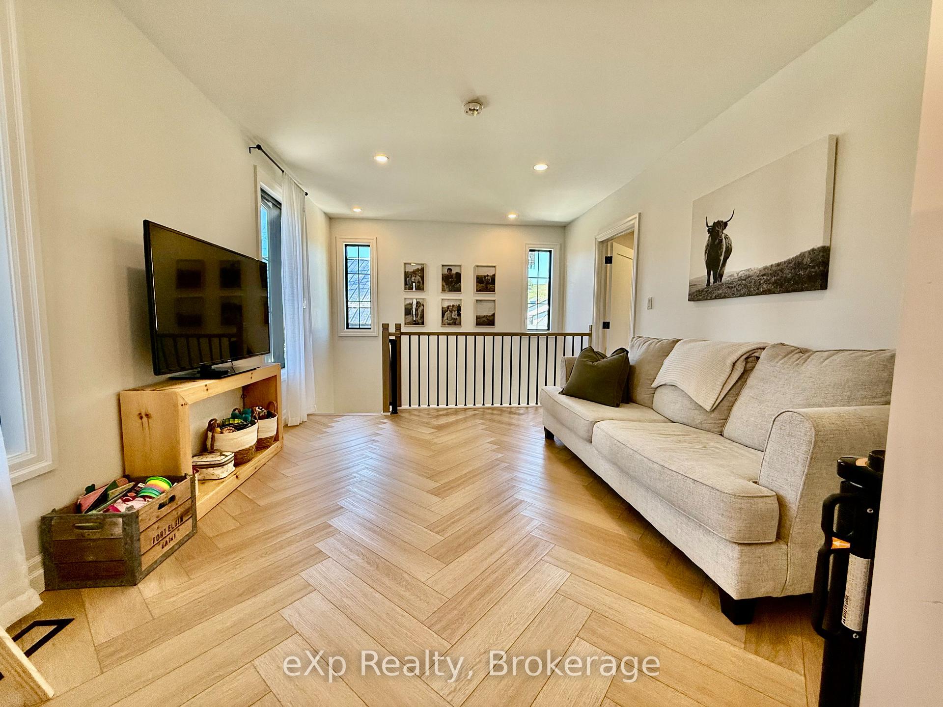 Photo 19 of 802 Durham Street E, Brockton — HOMEH