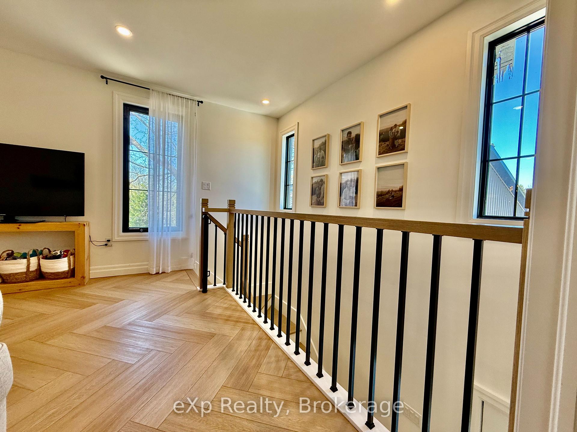 Photo 20 of 802 Durham Street E, Brockton — HOMEH