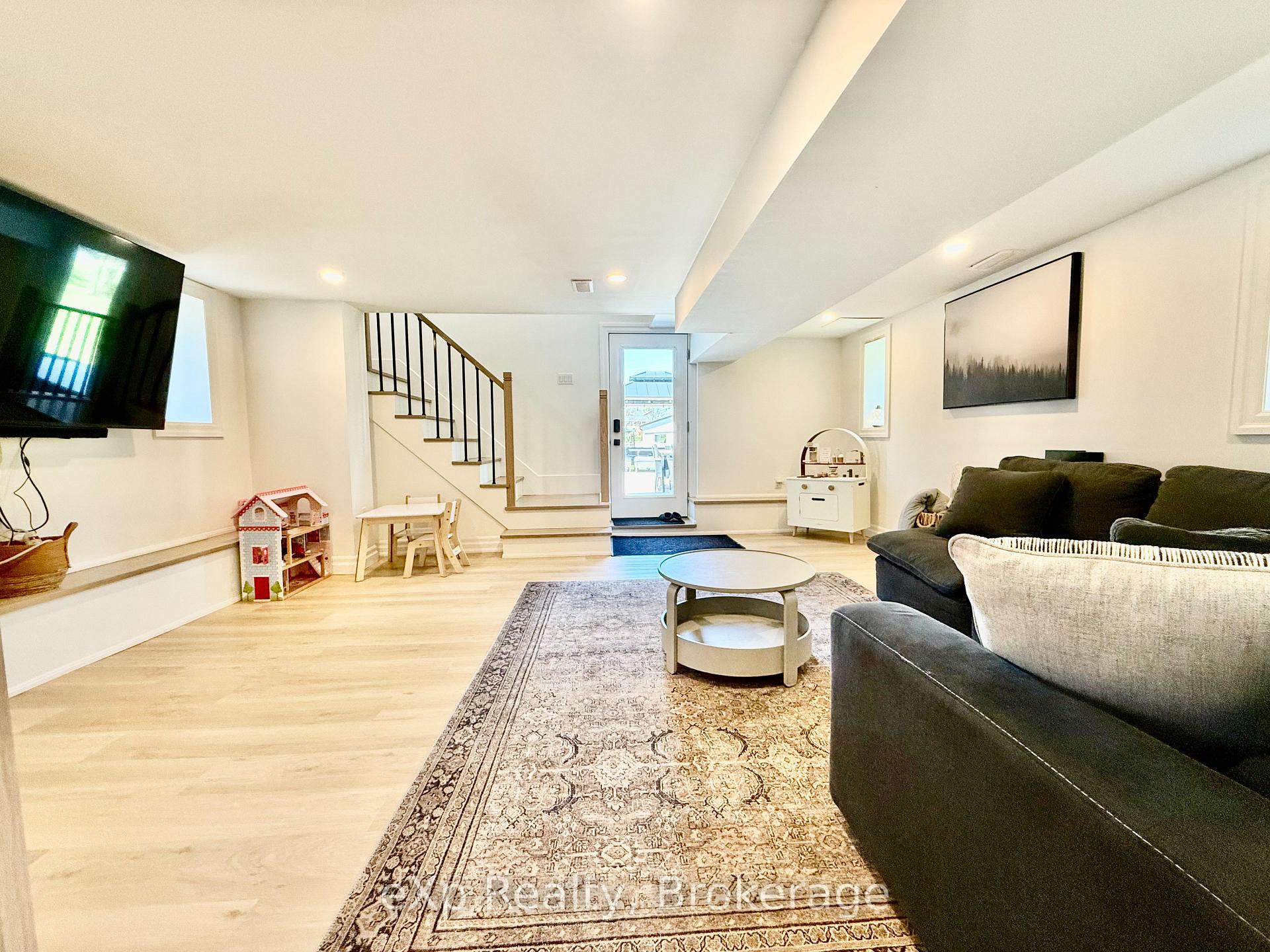 Photo 24 of 802 Durham Street E, Brockton — HOMEH