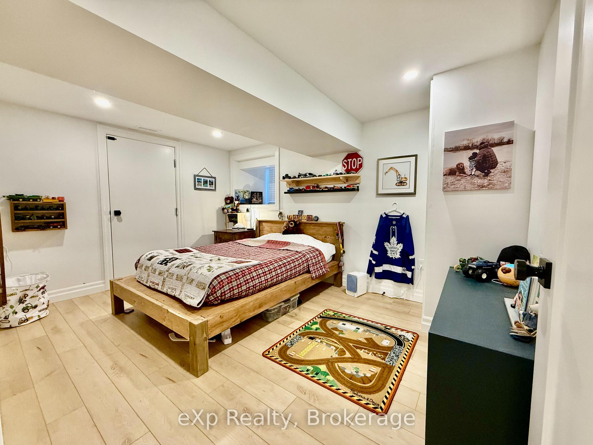 Photo 27 of 802 Durham Street E, Brockton — HOMEH