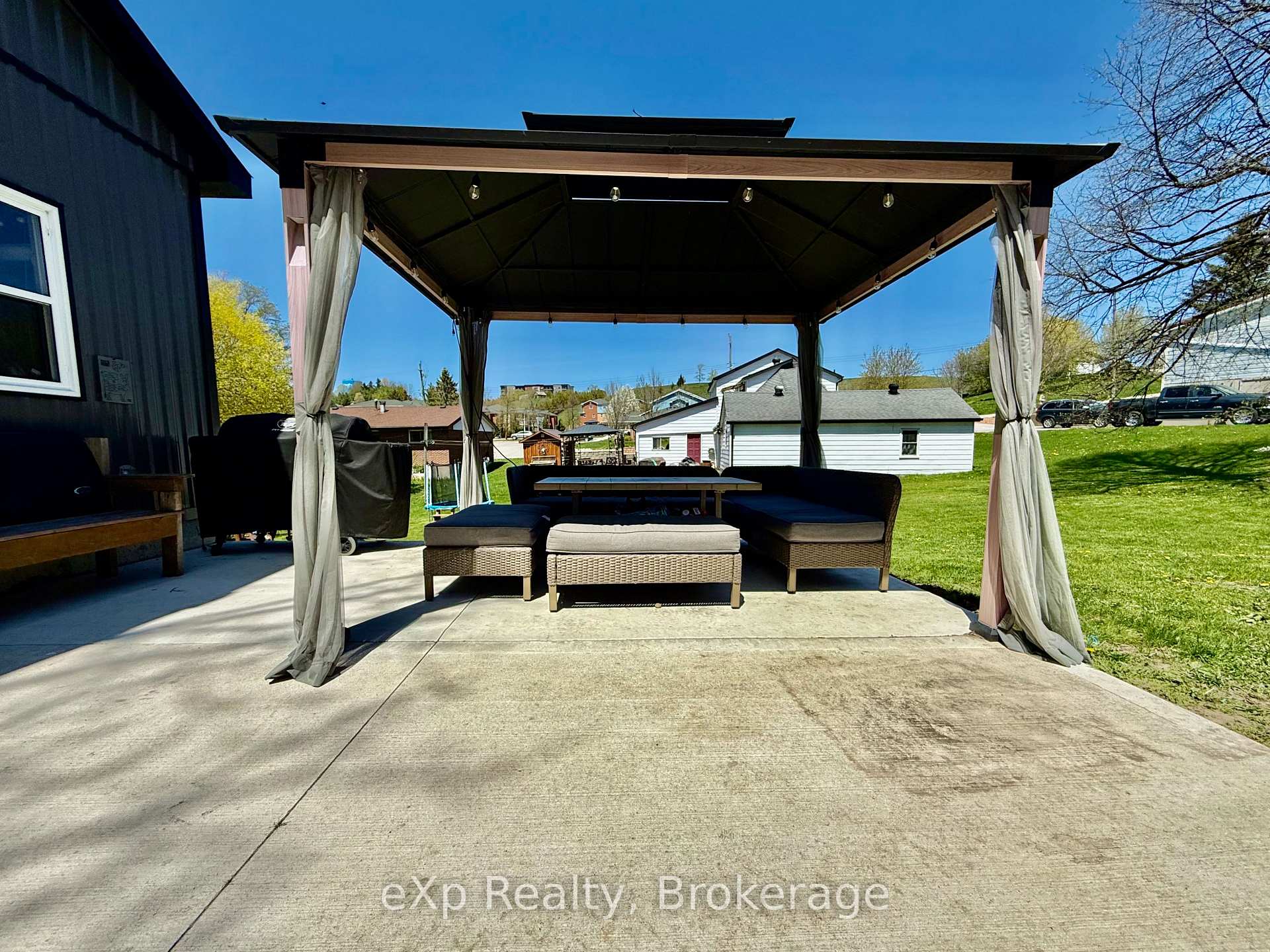 Photo 30 of 802 Durham Street E, Brockton — HOMEH