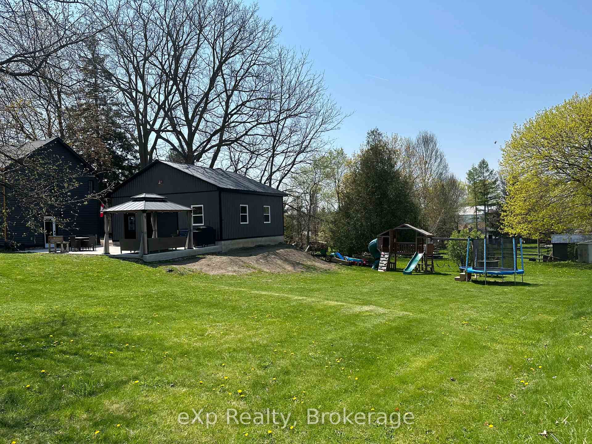Photo 34 of 802 Durham Street E, Brockton — HOMEH