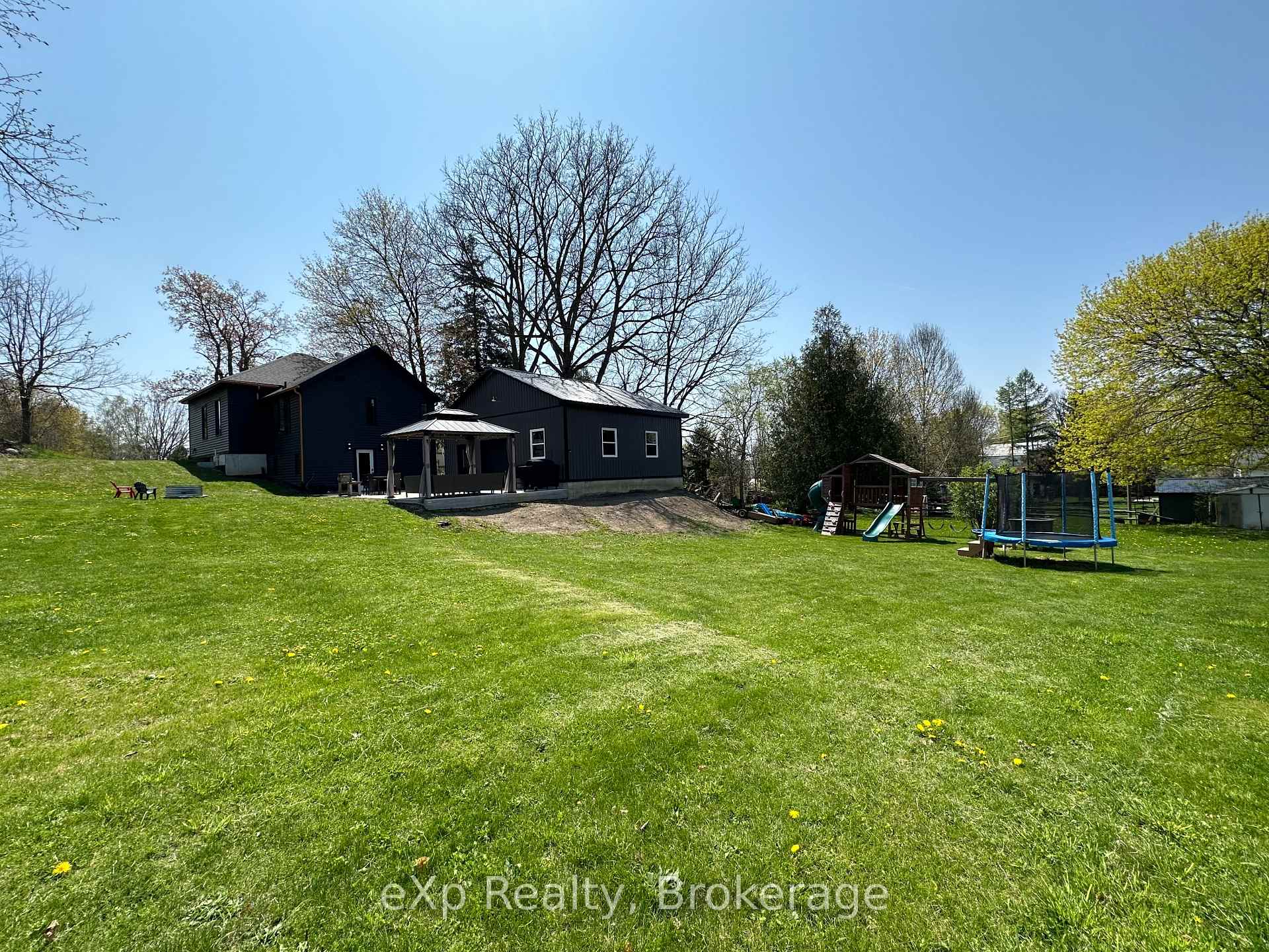 Photo 35 of 802 Durham Street E, Brockton — HOMEH
