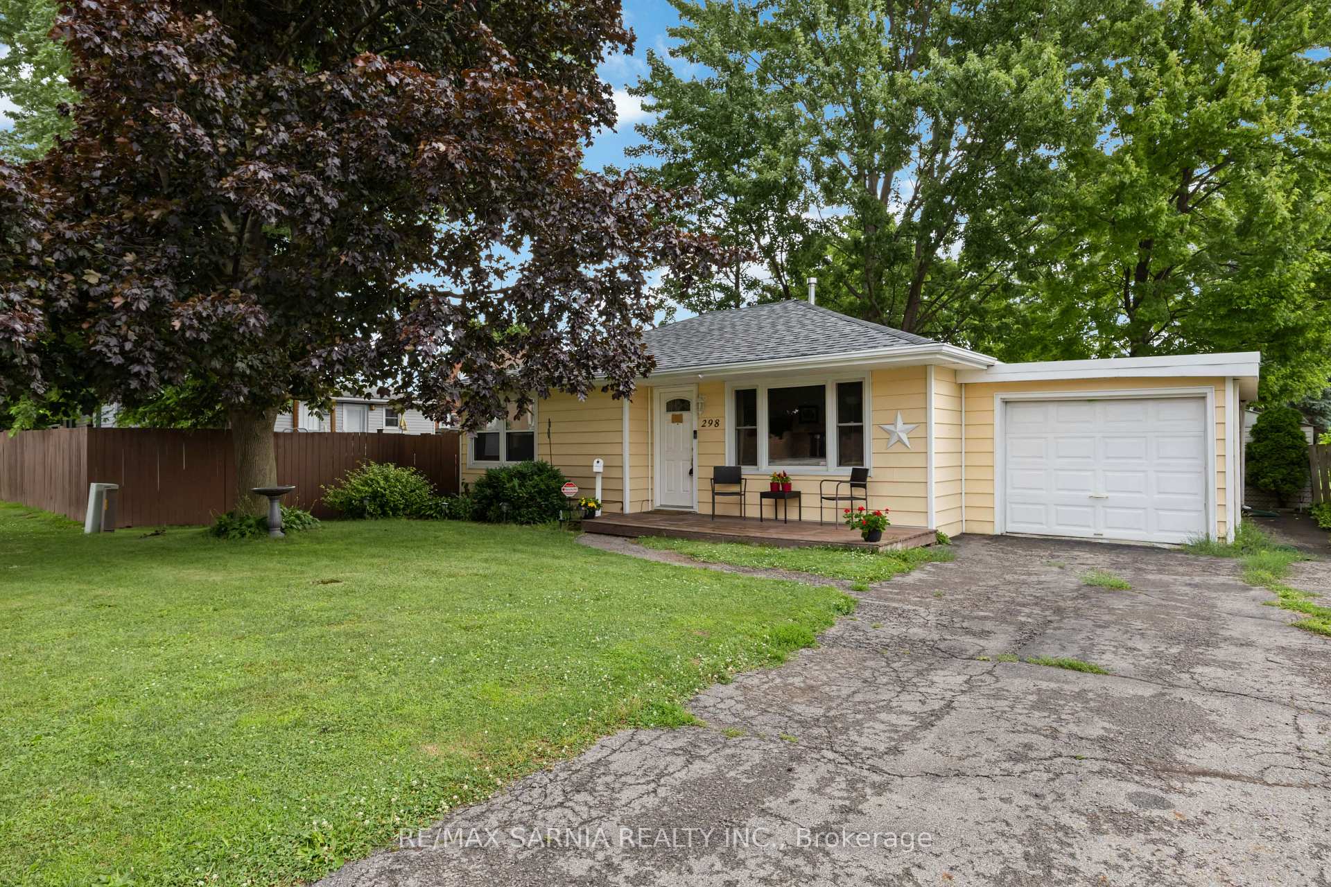 Front of 298 Lorne Avenue