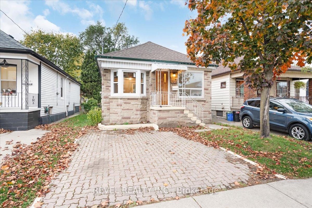 Photo 2 of 105 Edgemont Street N, Hamilton, Crown Point — HOMEH