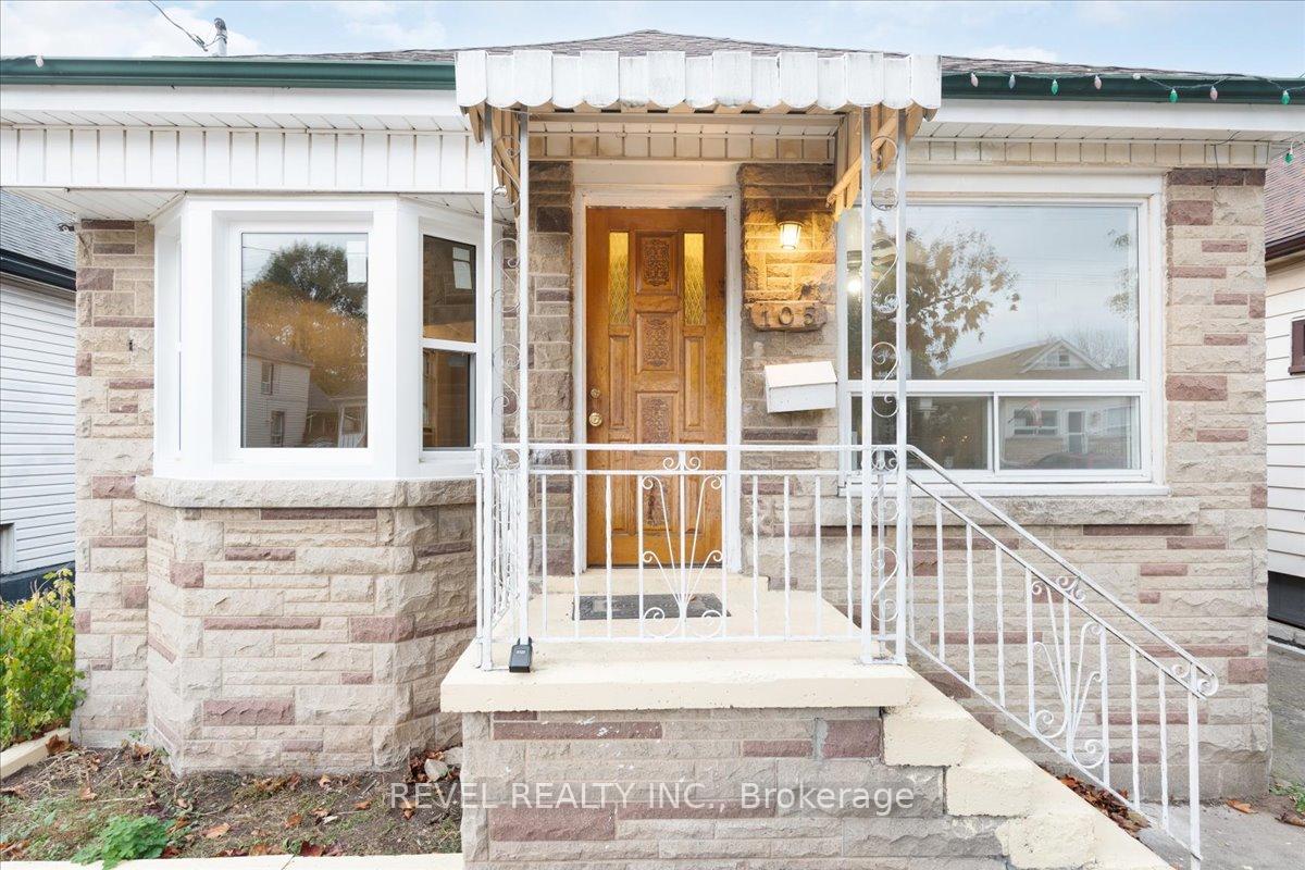 Photo 3 of 105 Edgemont Street N, Hamilton, Crown Point — HOMEH