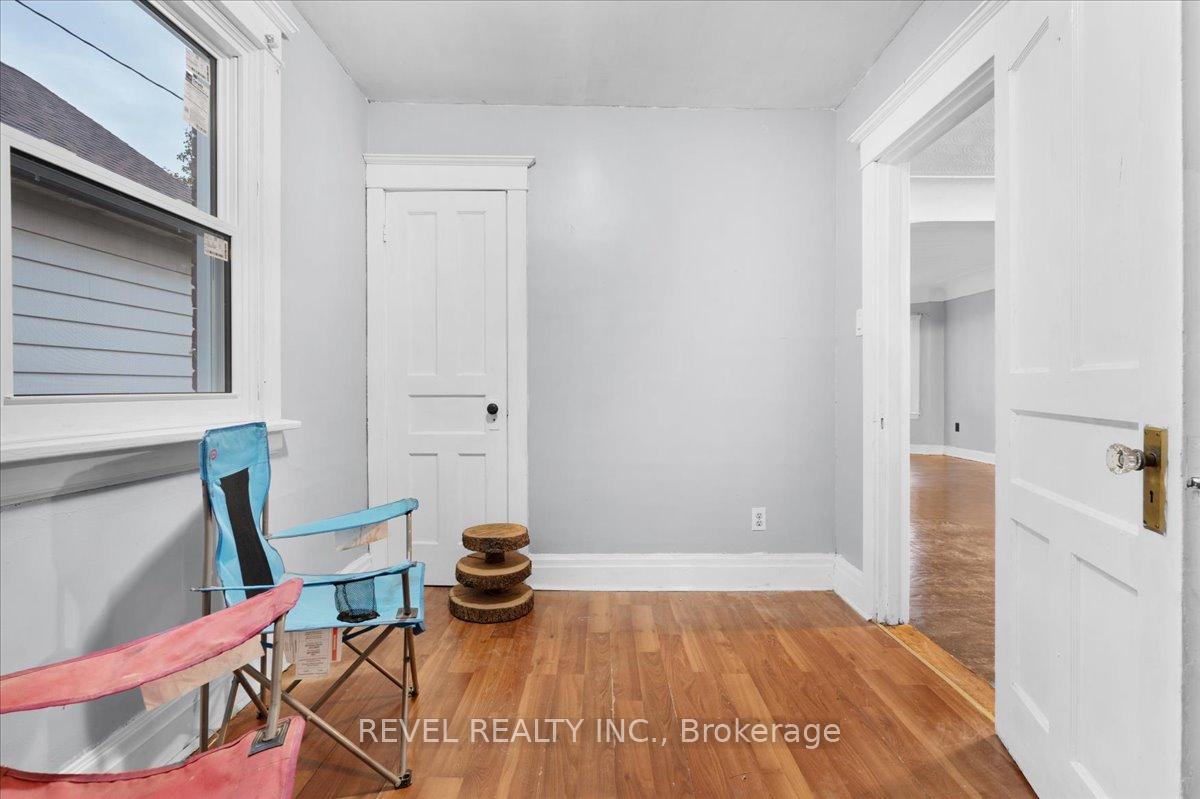 Photo 12 of 105 Edgemont Street N, Hamilton, Crown Point — HOMEH