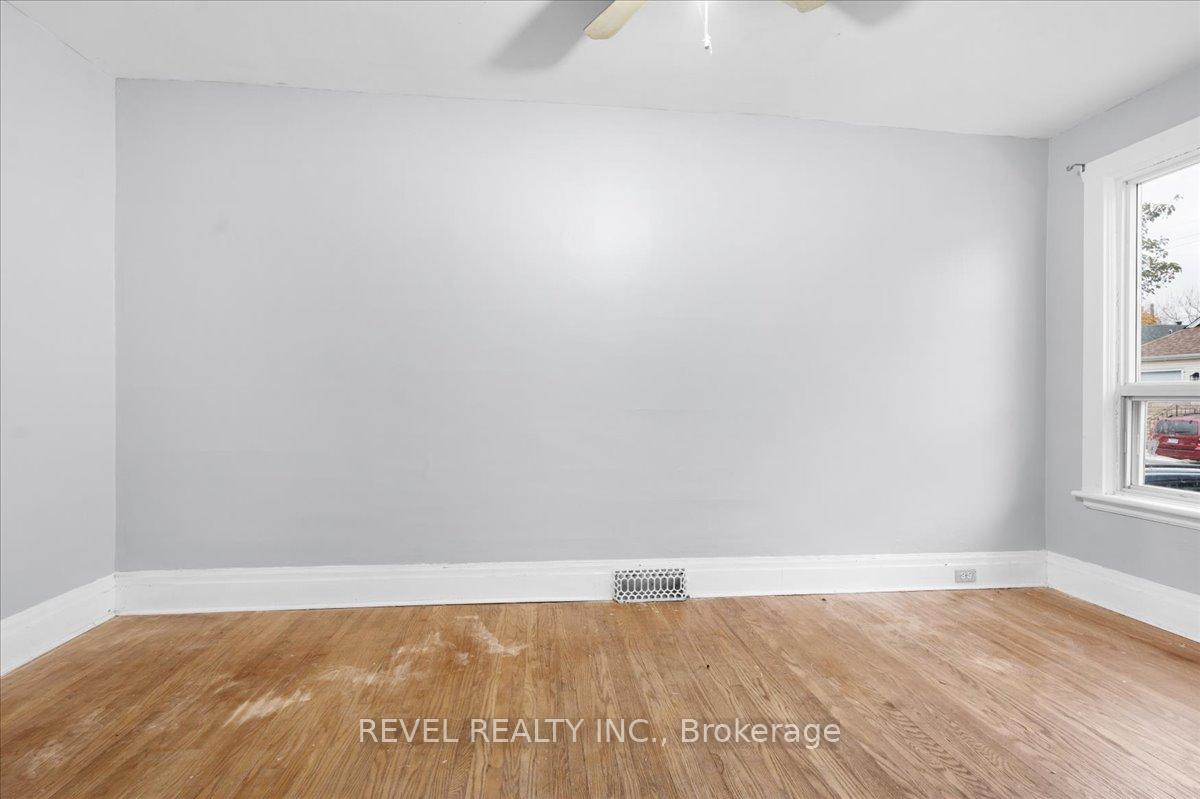 Photo 14 of 105 Edgemont Street N, Hamilton, Crown Point — HOMEH