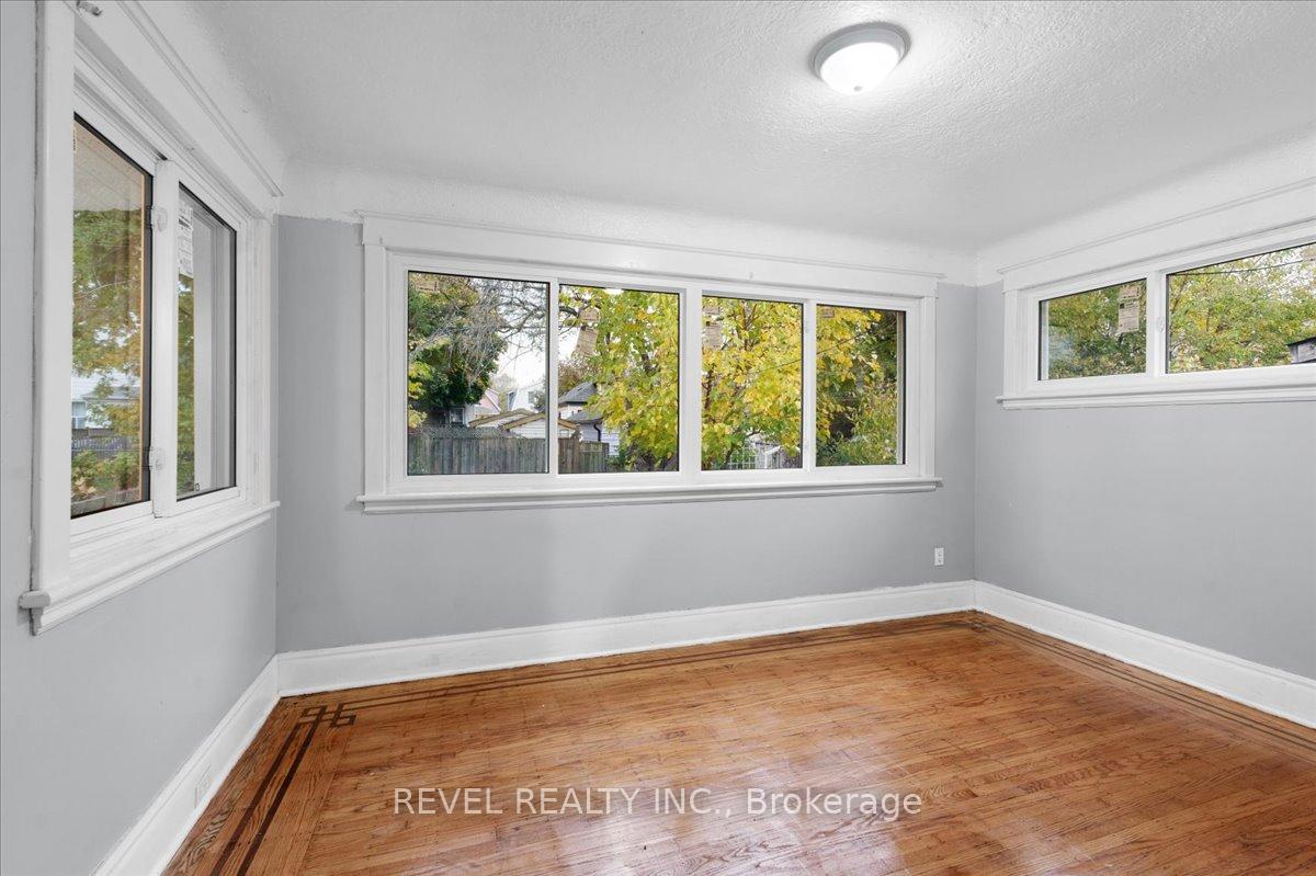 Photo 16 of 105 Edgemont Street N, Hamilton, Crown Point — HOMEH