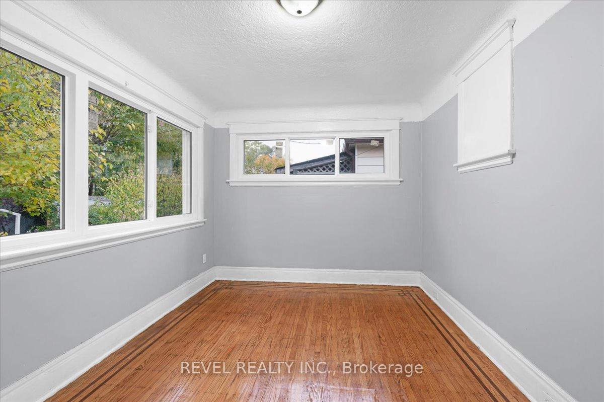 Photo 17 of 105 Edgemont Street N, Hamilton, Crown Point — HOMEH