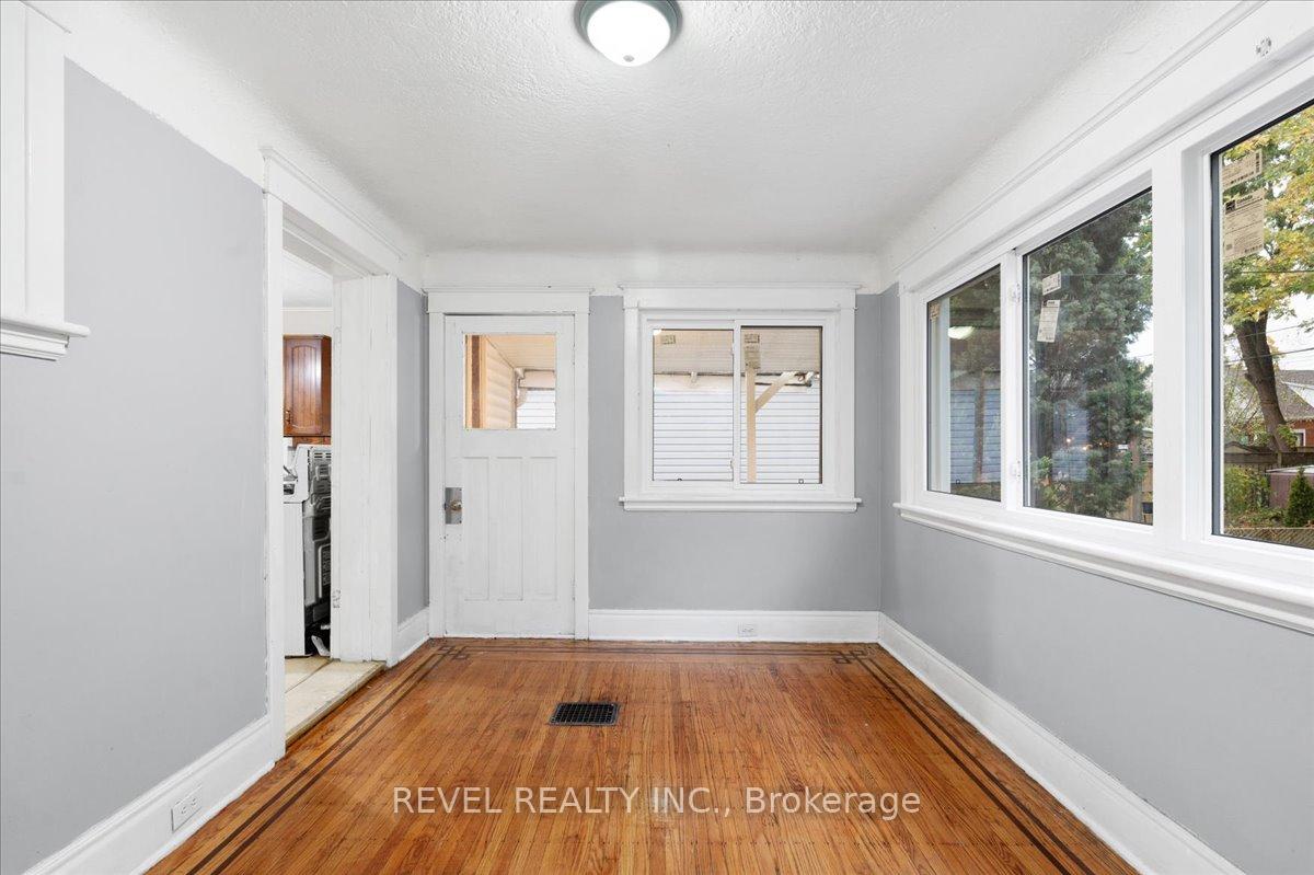 Photo 18 of 105 Edgemont Street N, Hamilton, Crown Point — HOMEH