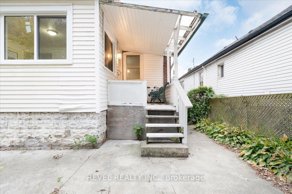 Photo 22 of 105 Edgemont Street N, Hamilton, Crown Point — HOMEH