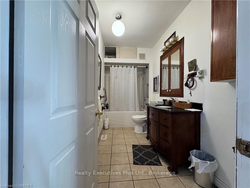 Photo 12 of 1650 6TH Con Rd W, Hamilton, Rural Flamborough — HOMEH