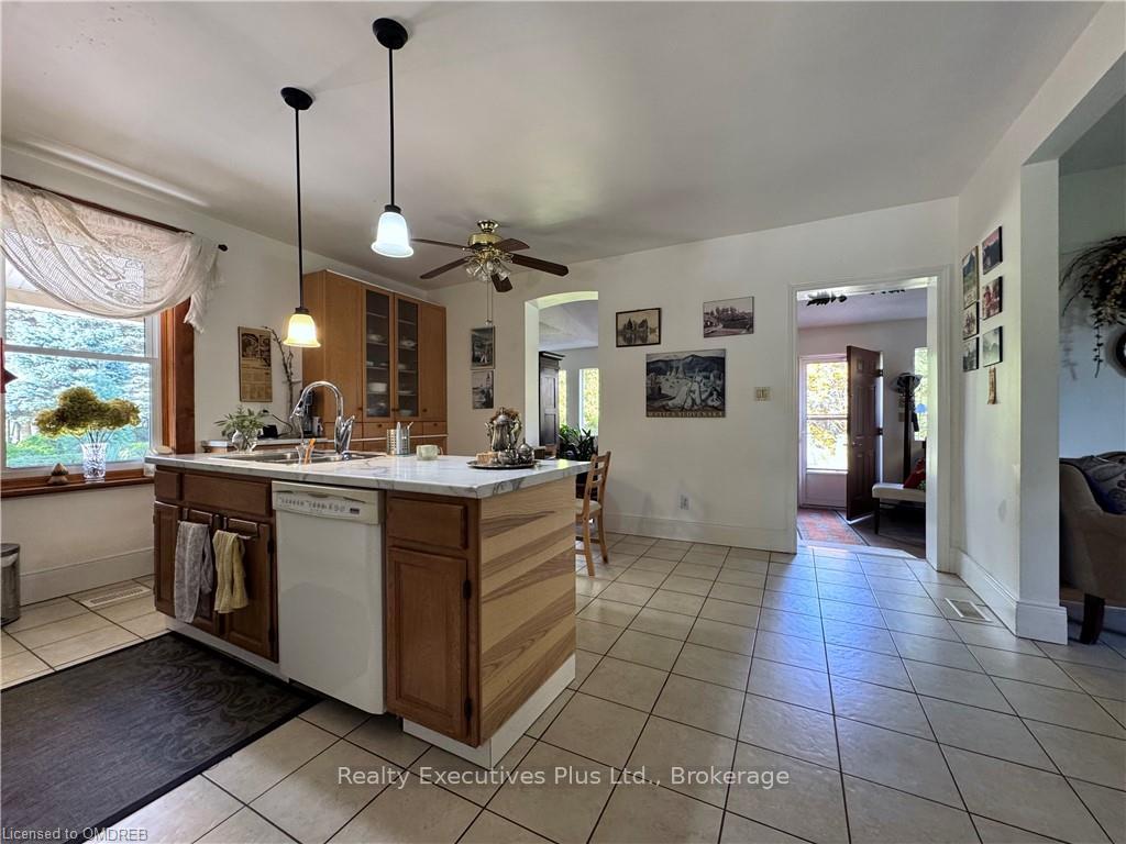 Photo 13 of 1650 6TH Con Rd W, Hamilton, Rural Flamborough — HOMEH
