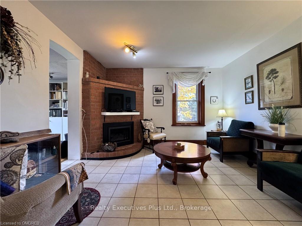 Photo 14 of 1650 6TH Con Rd W, Hamilton, Rural Flamborough — HOMEH