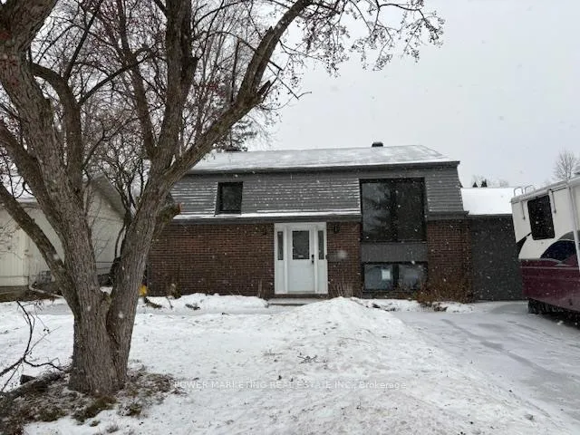 Photo 3 of Unit A, 1052 Cadboro Road, Ottawa, Carson Grove — HOMEH